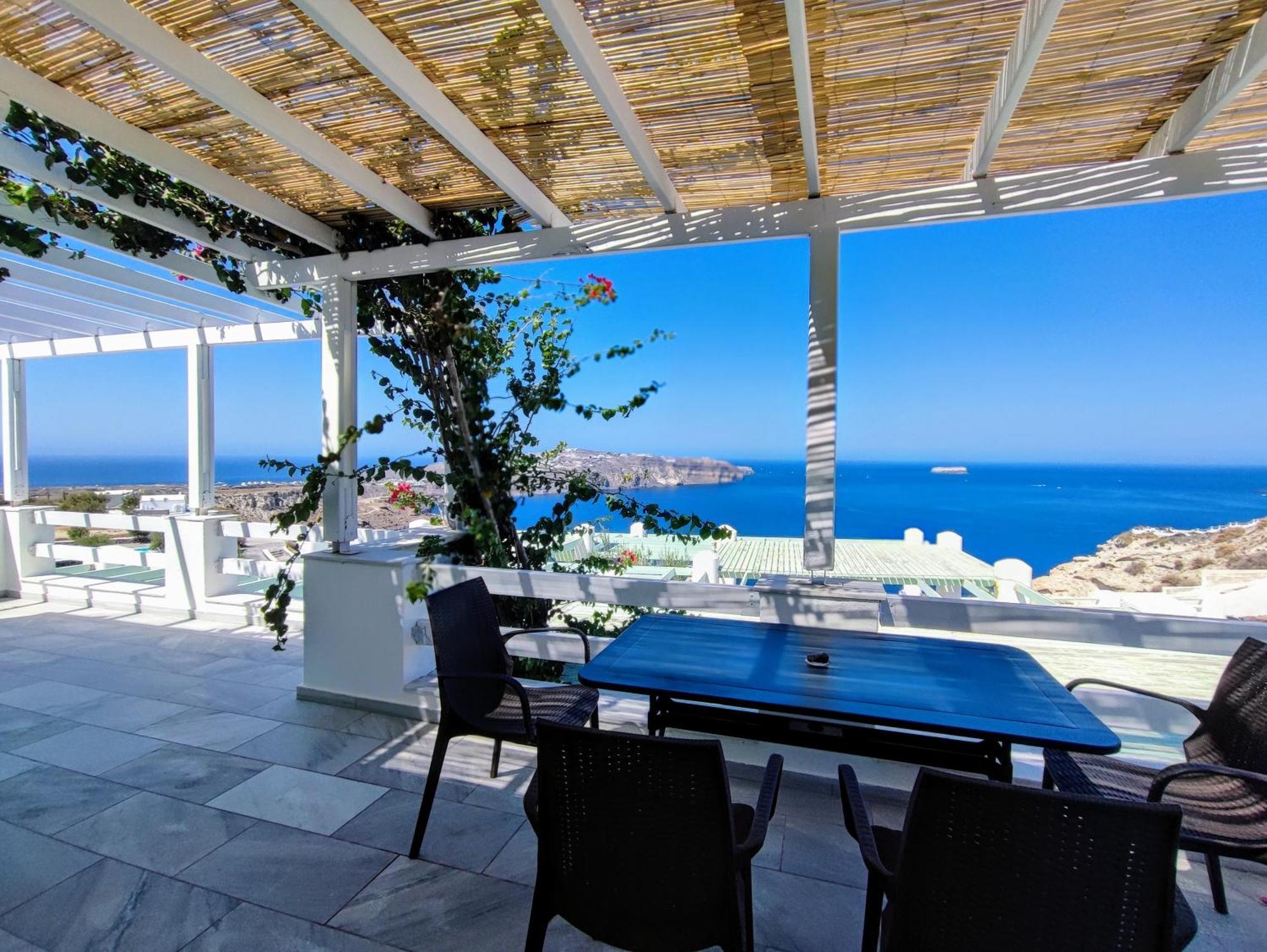The Cliff Reflections - Adults Only Megalochori (Santorini)