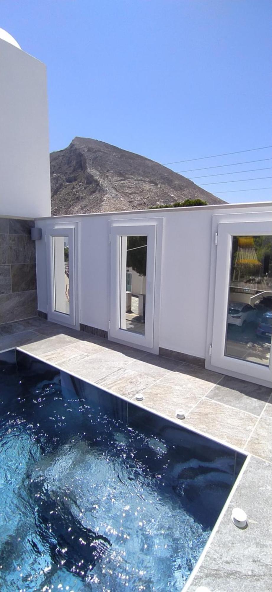 Chariot Santorini Apartment