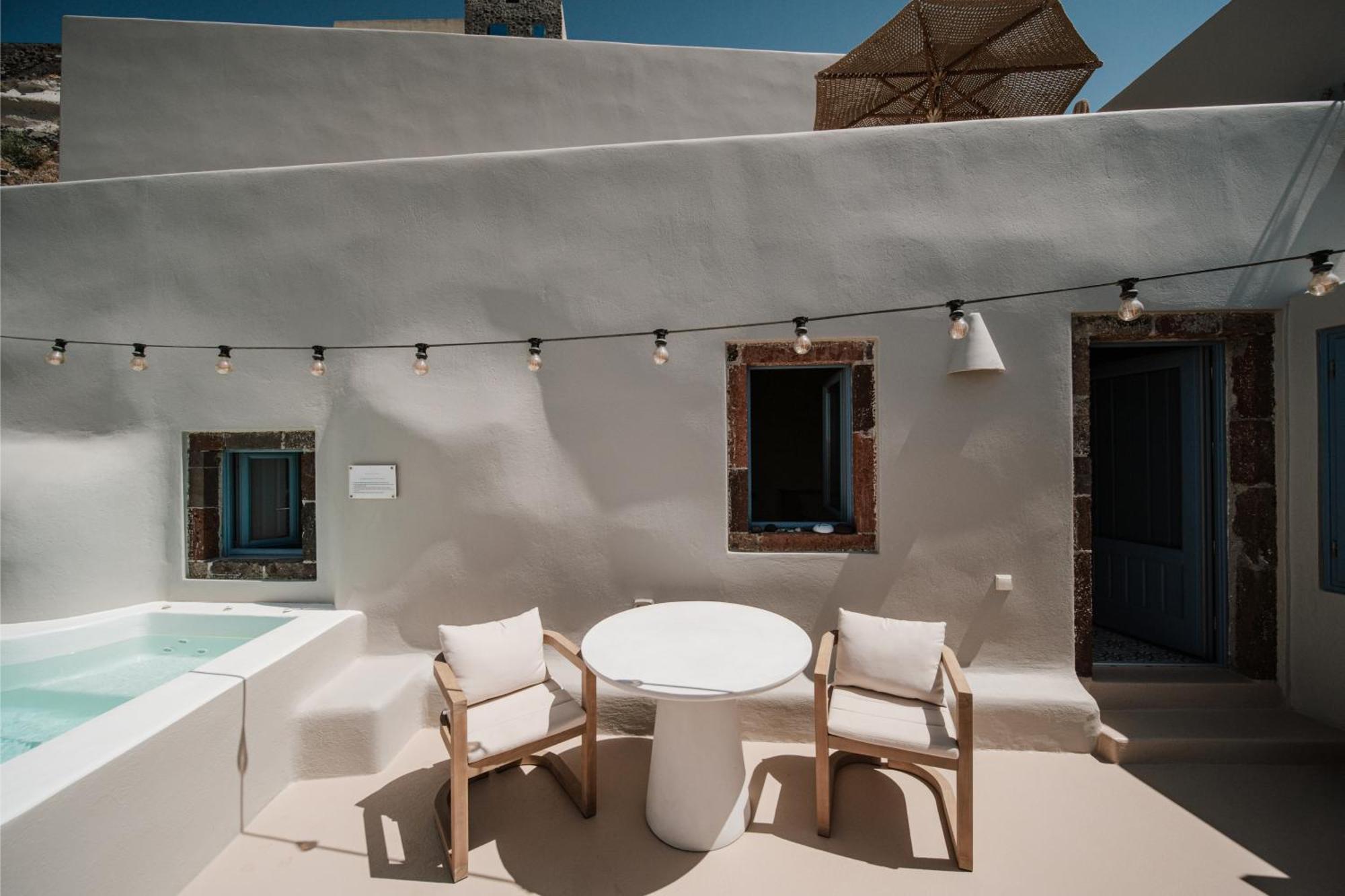 Luna Santorini Pýrgos