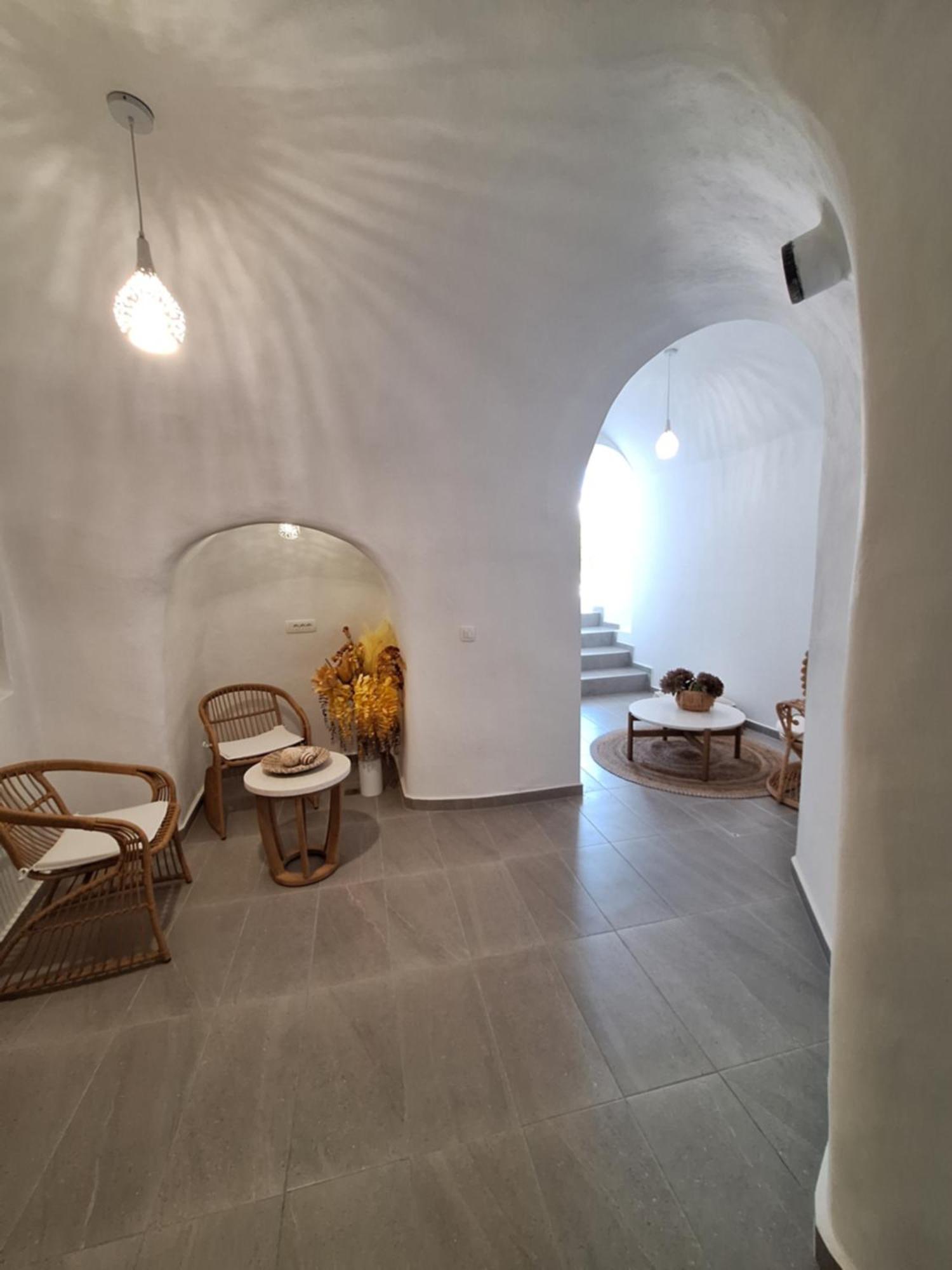 Anamnesis Fira (Santorini)