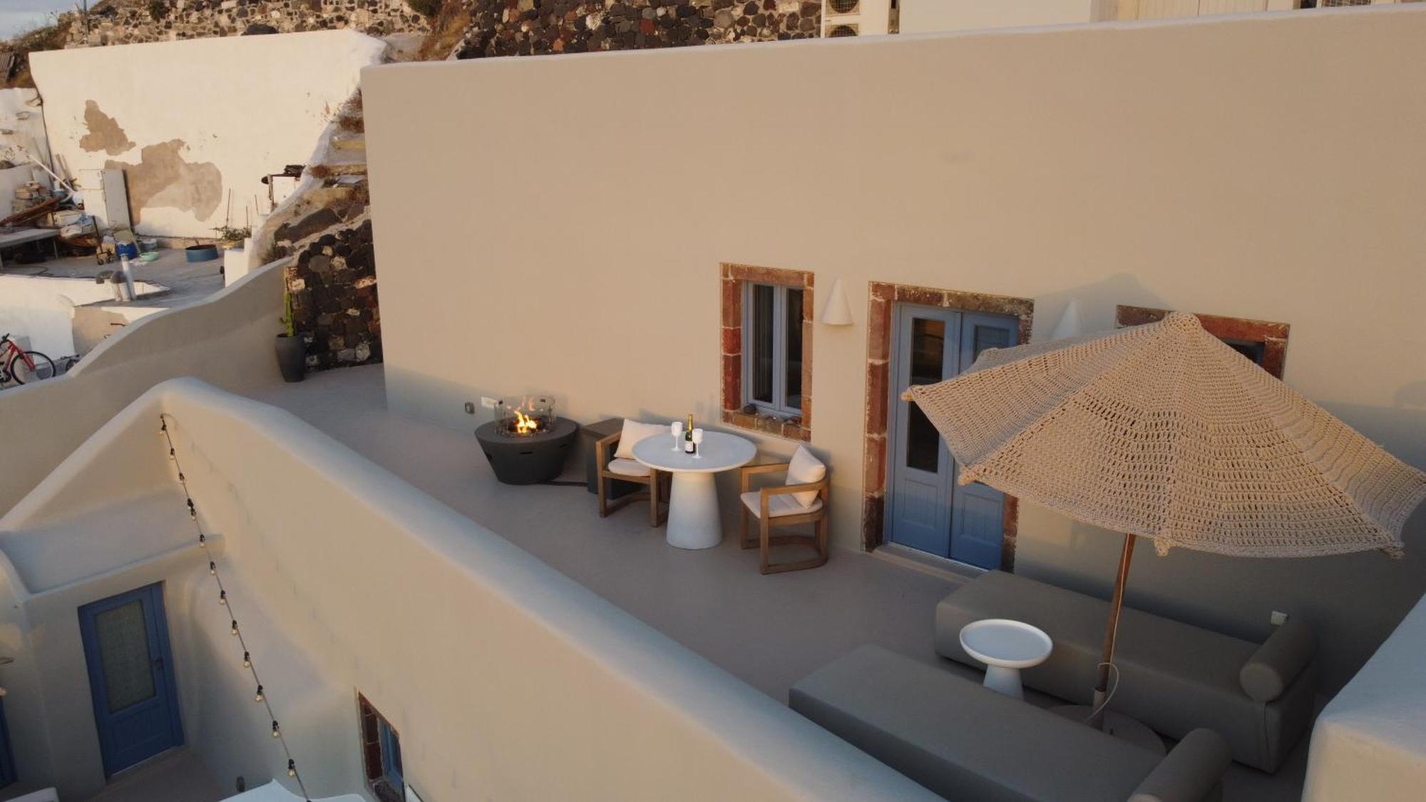Luna Santorini Pýrgos