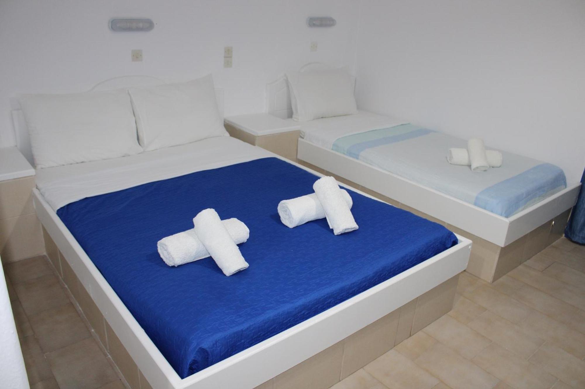The Three Anchors Hotel Emporio (Santorini)