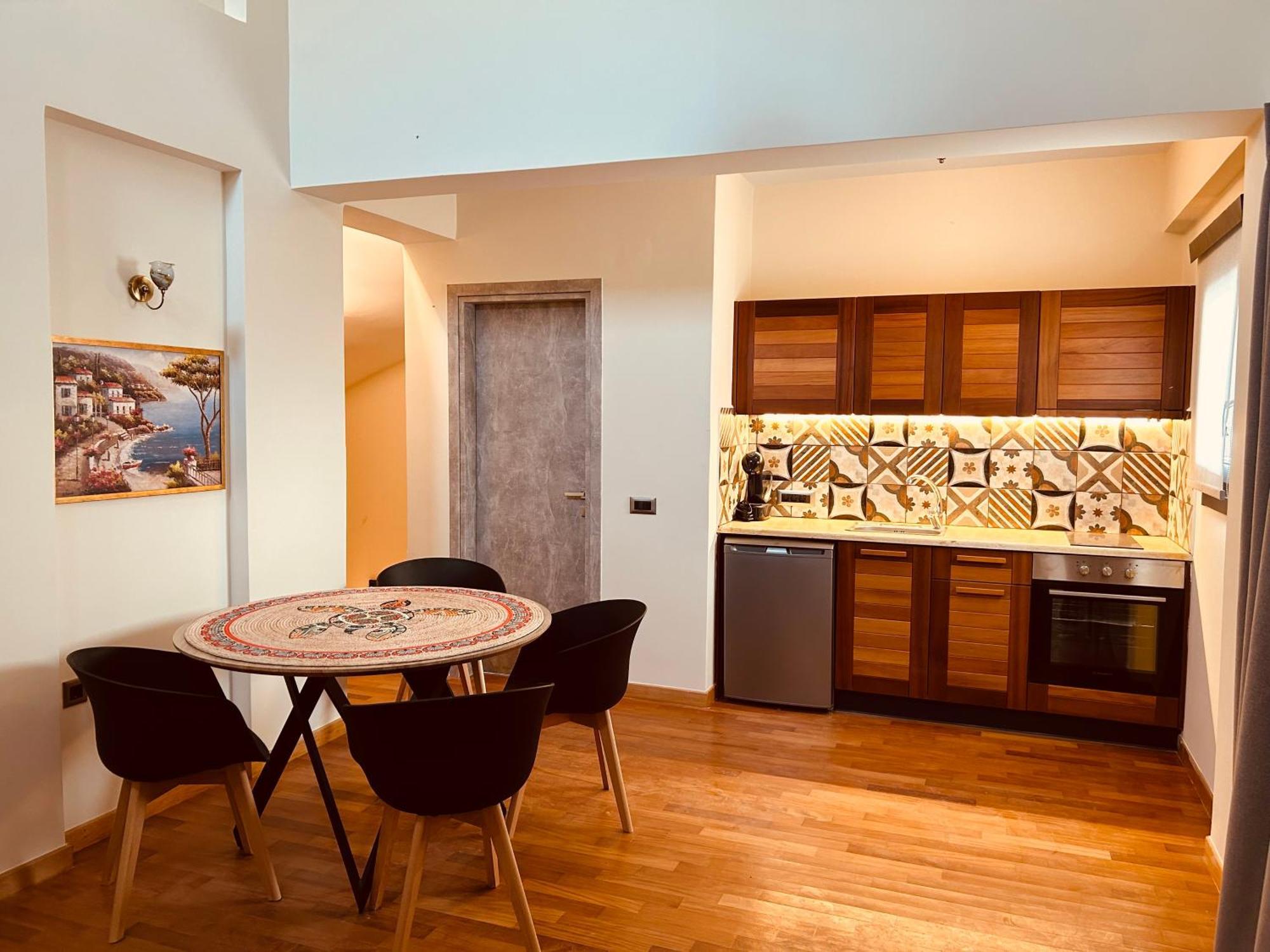 Golden Moments Luxury Stone A Messaria (Santorini)