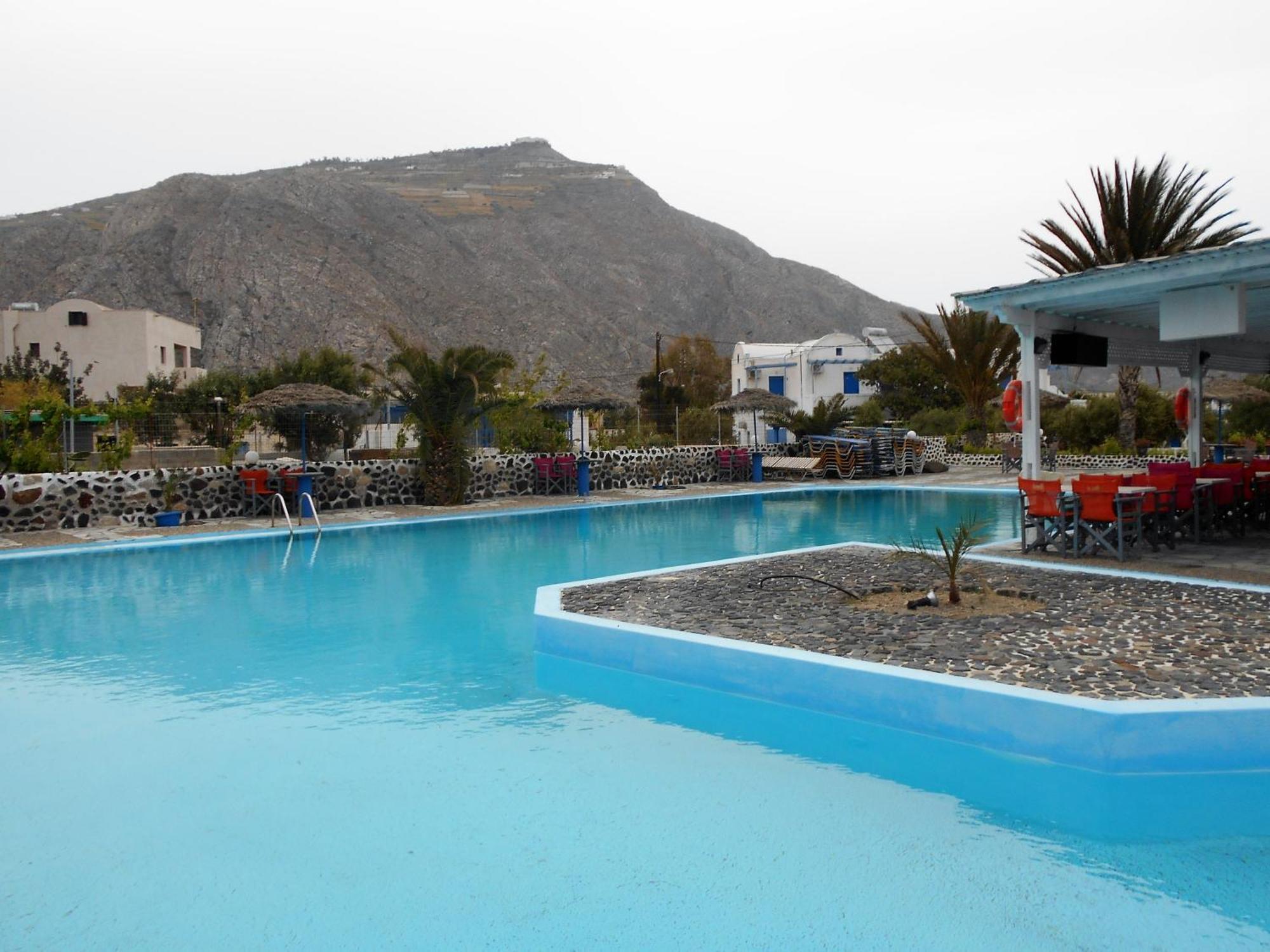 The Three Anchors * Emporio (Santorini)