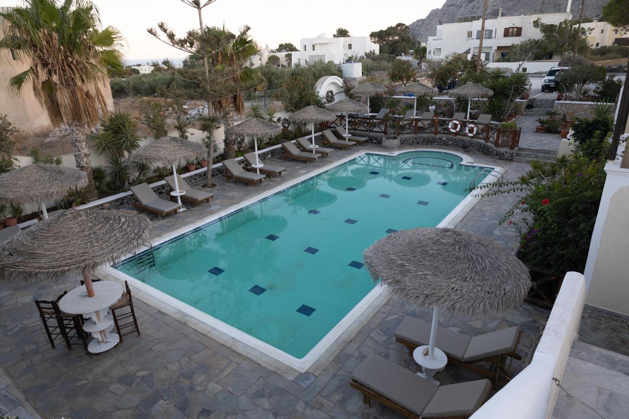 Ira Aparthotel Kamari (Santorini)