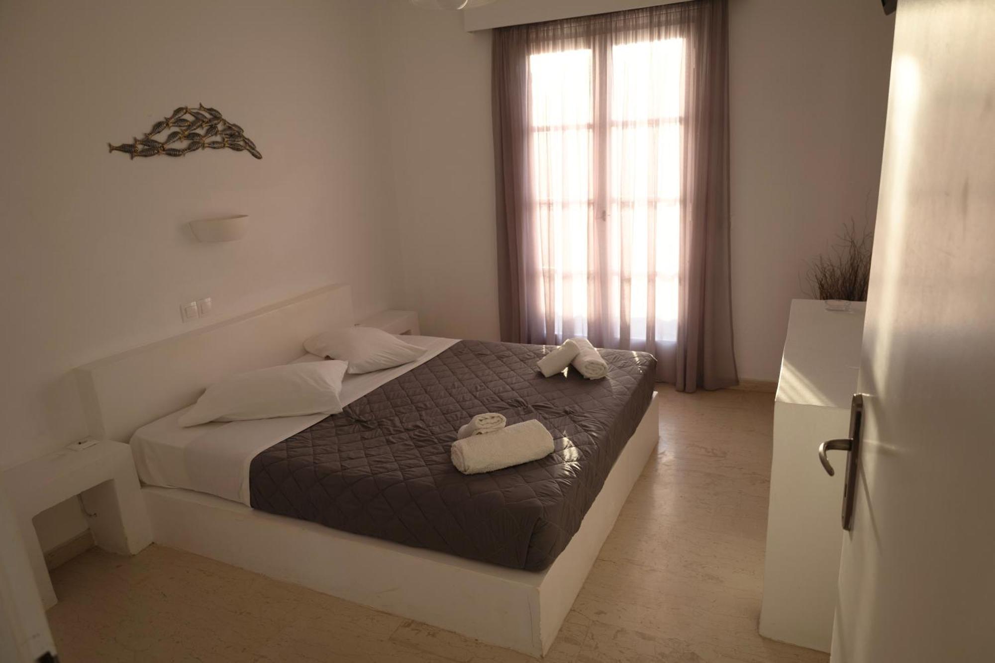 Ira Aparthotel Kamari (Santorini)