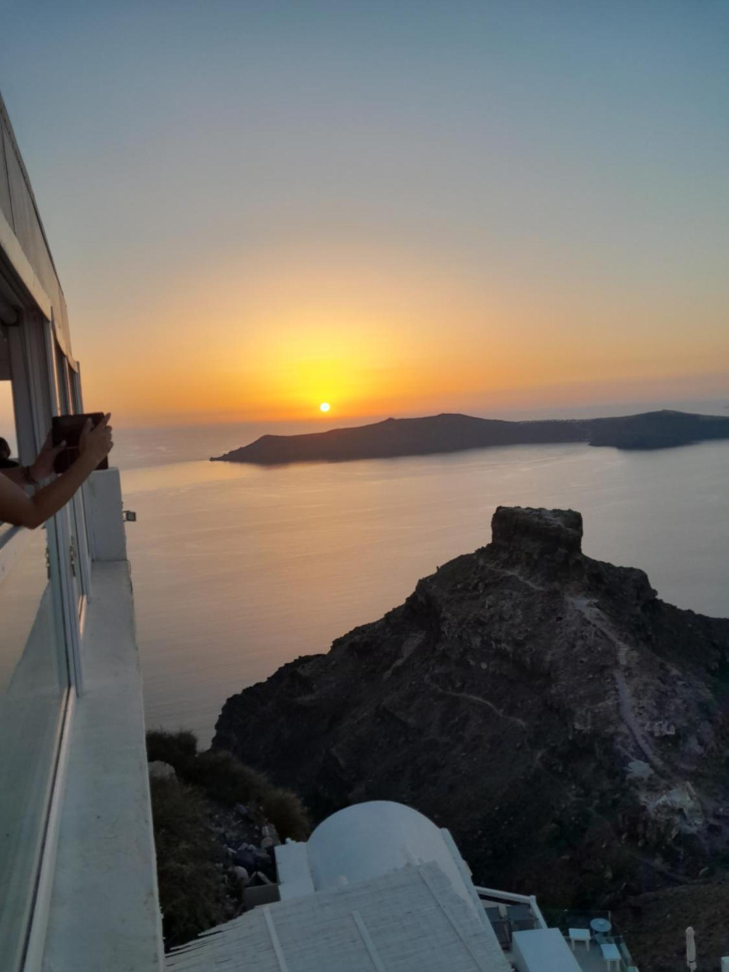 Amazing On The Cliff 4*