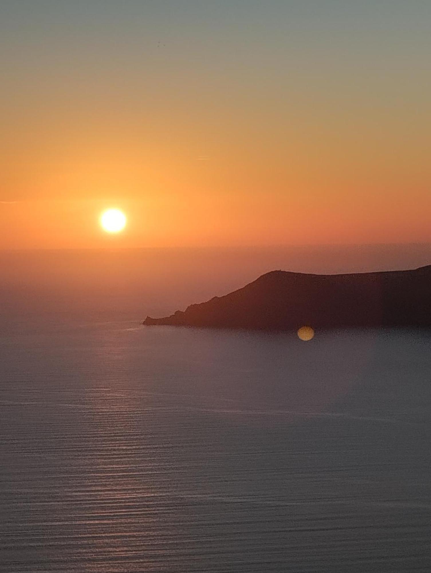Amazing On The Cliff Hotel Imerovigli (Santorini)