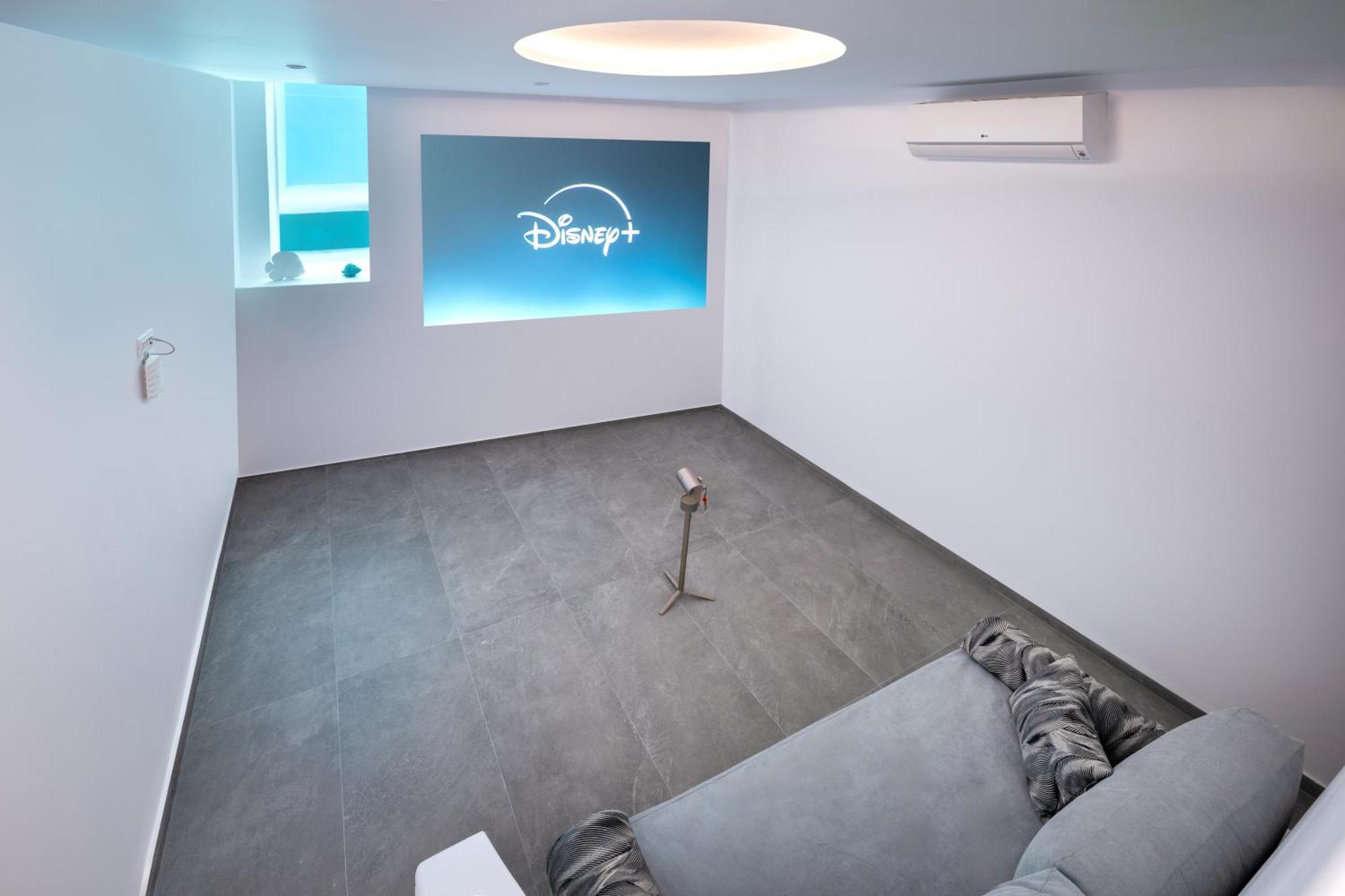 Felicity Cave Villa *