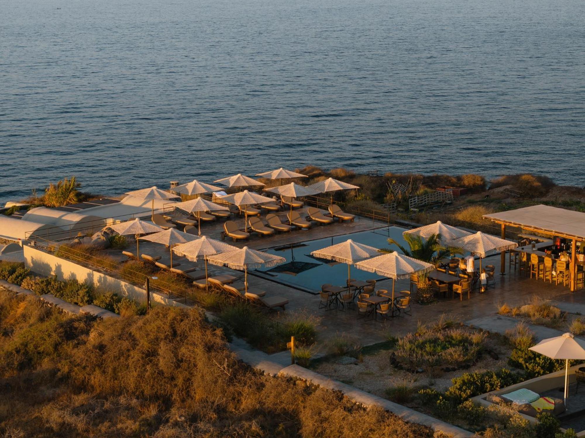 Colombos Beachfront 5*