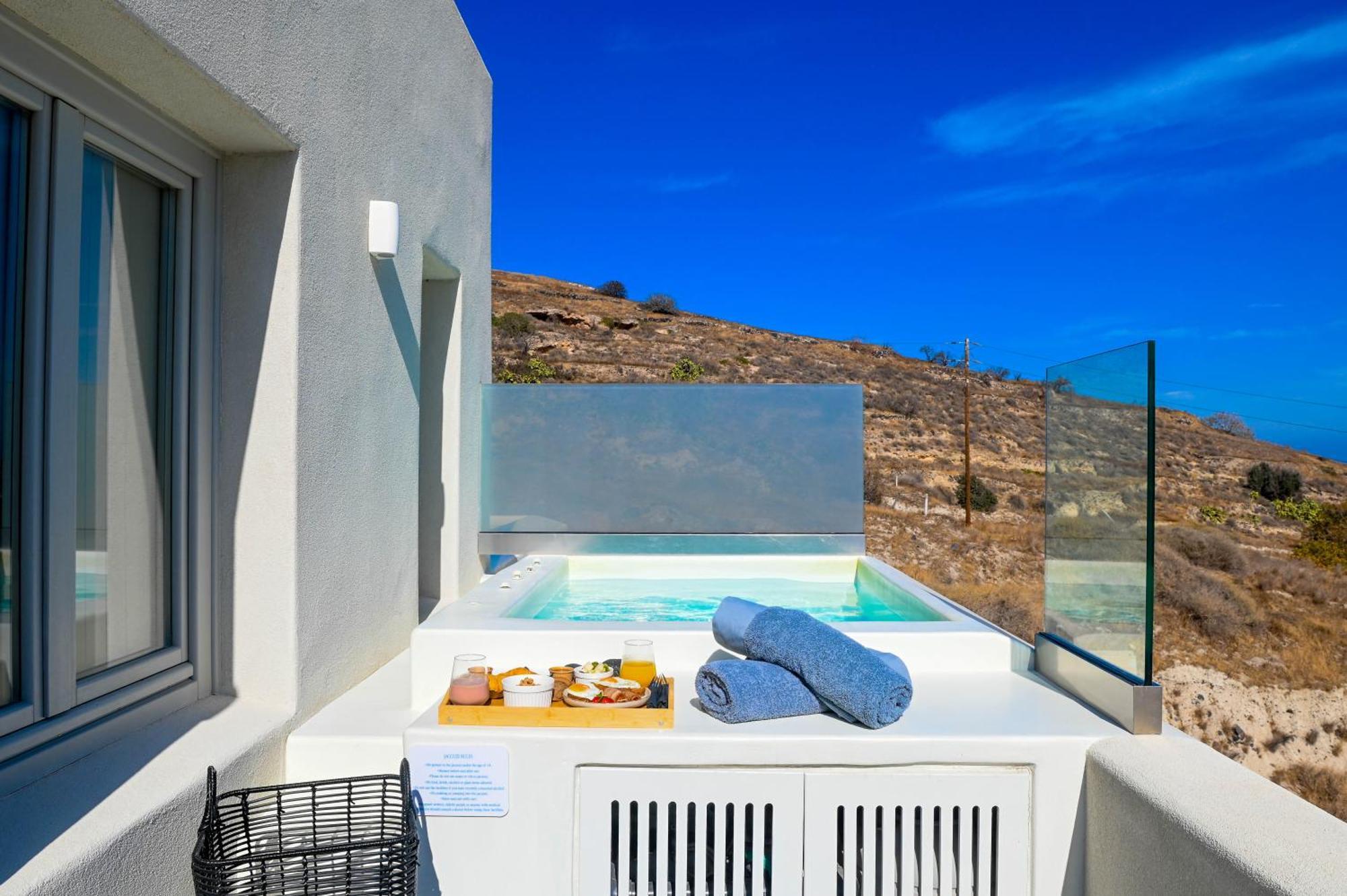 Maeva Santorini * Pýrgos