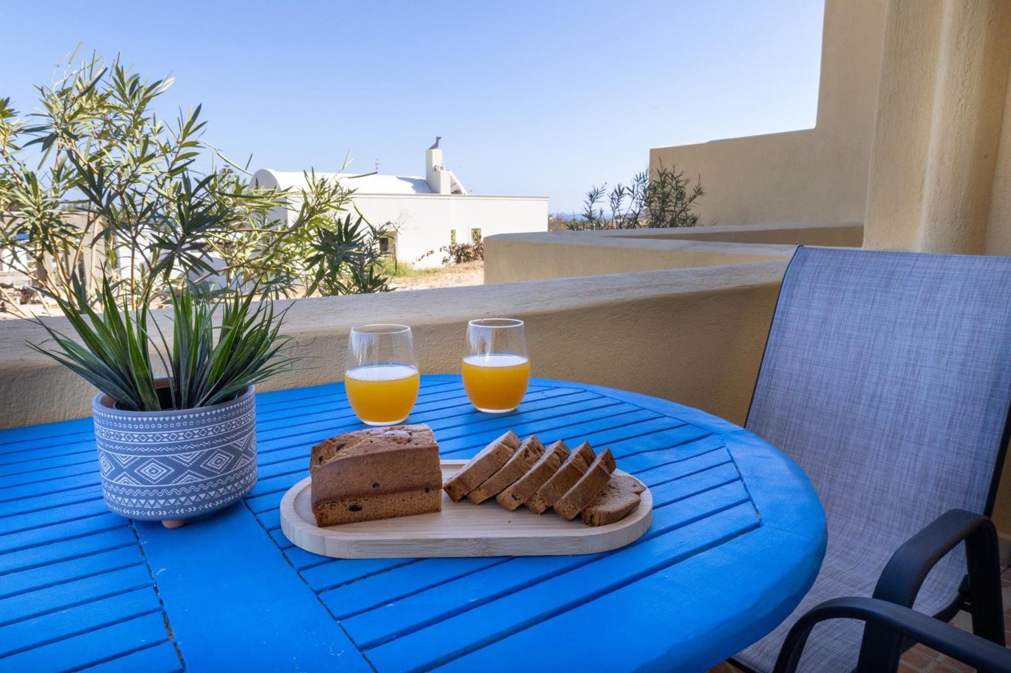 Divina Private Traditional House * Kamari (Santorini)