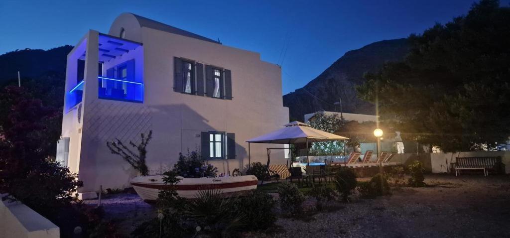 Villa Captain Lazaros Villa: Black With Pool And Sea View *