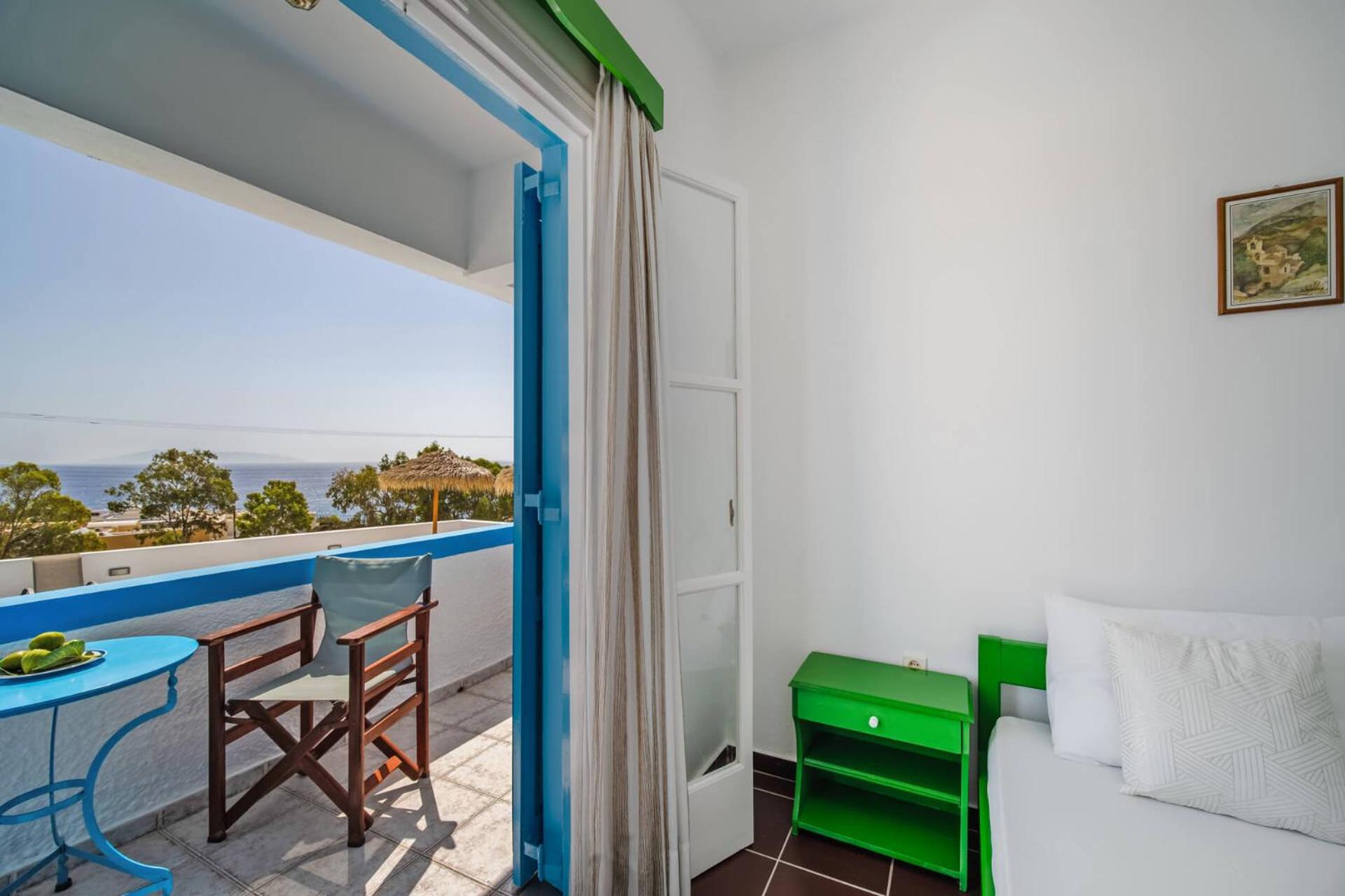 Ancient Thera Apartment *