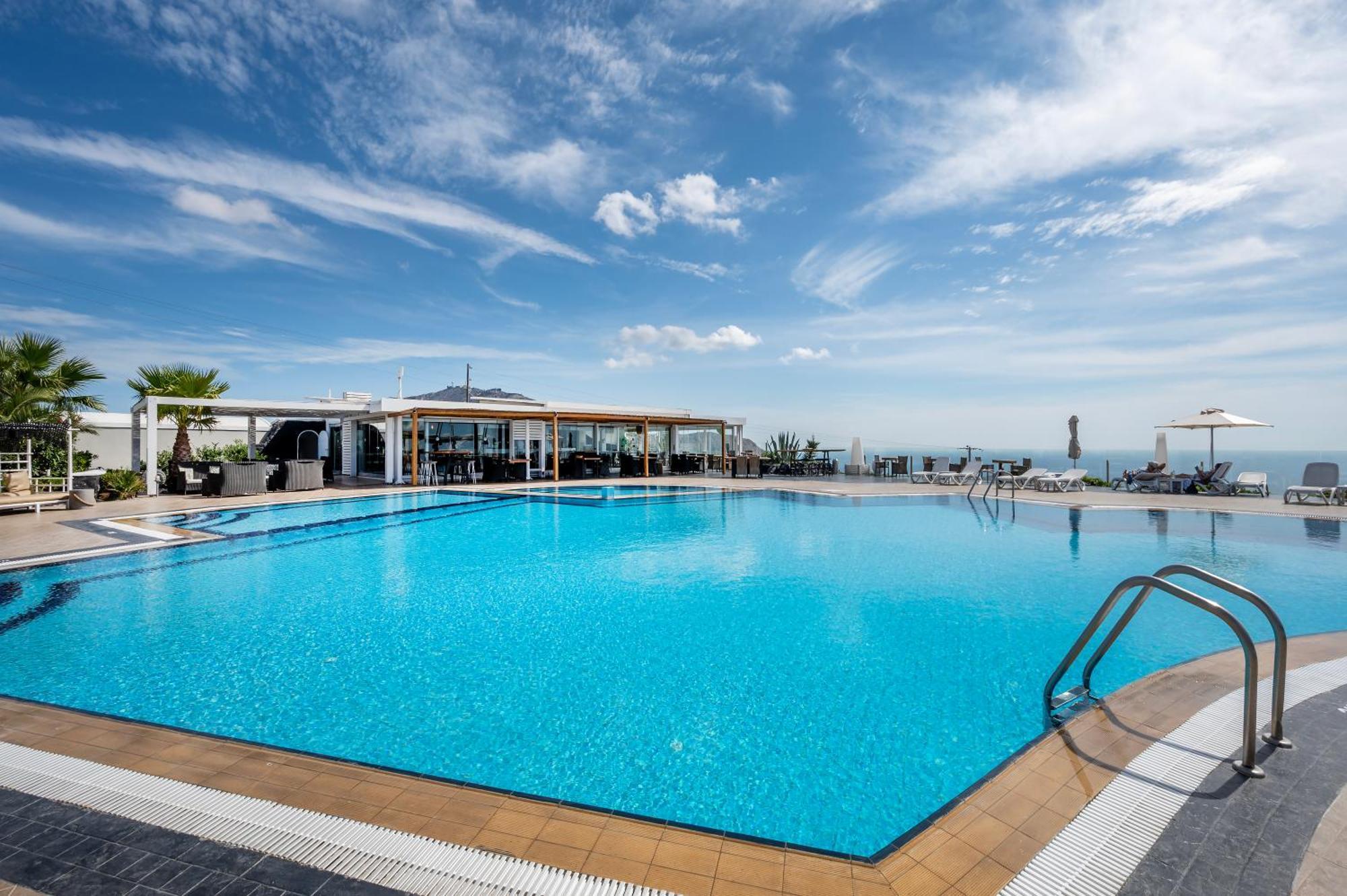 Smy Santorini & Hotel 4*