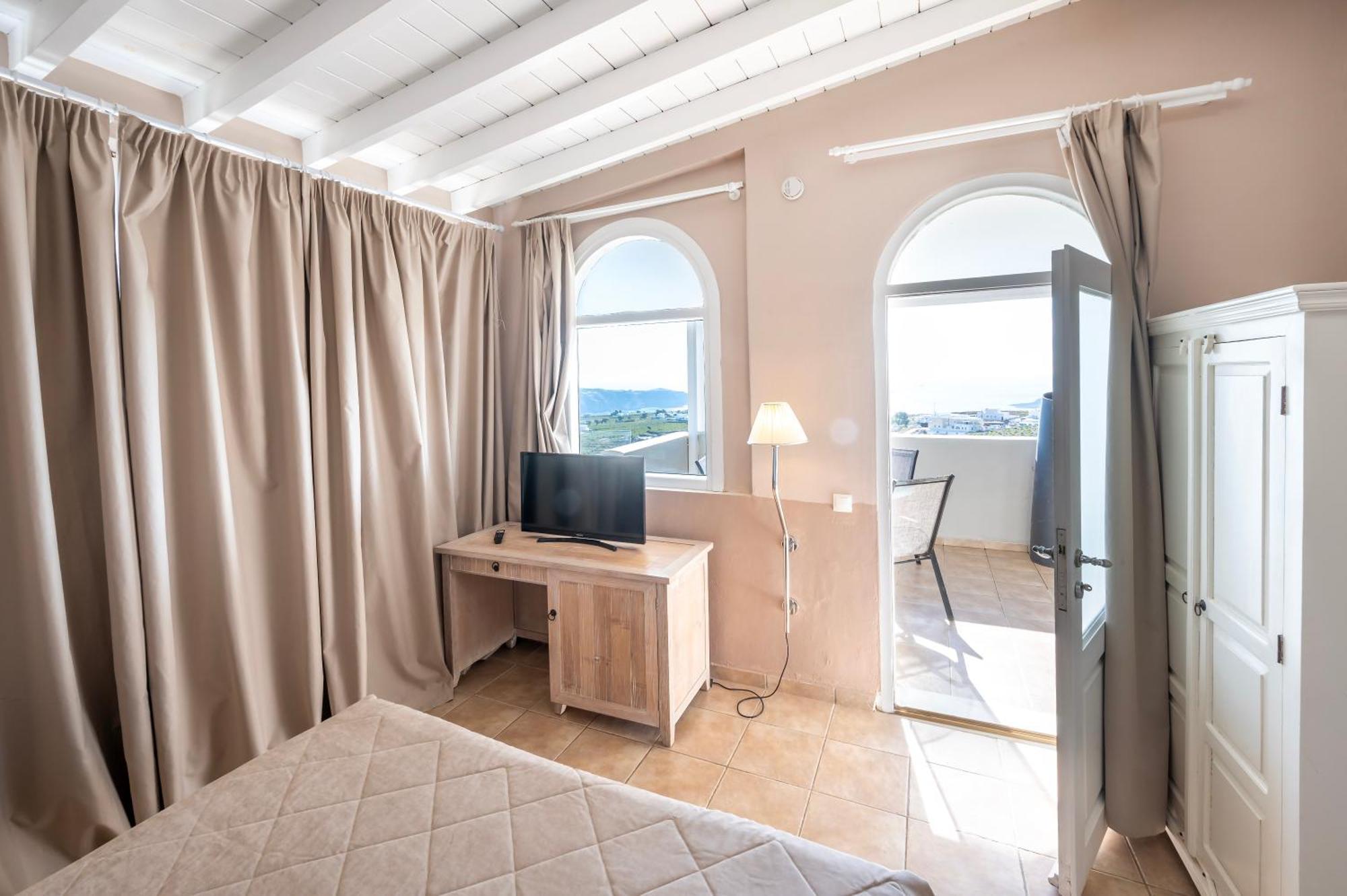 Smy Santorini & 4* Pyrgos Kallistis
