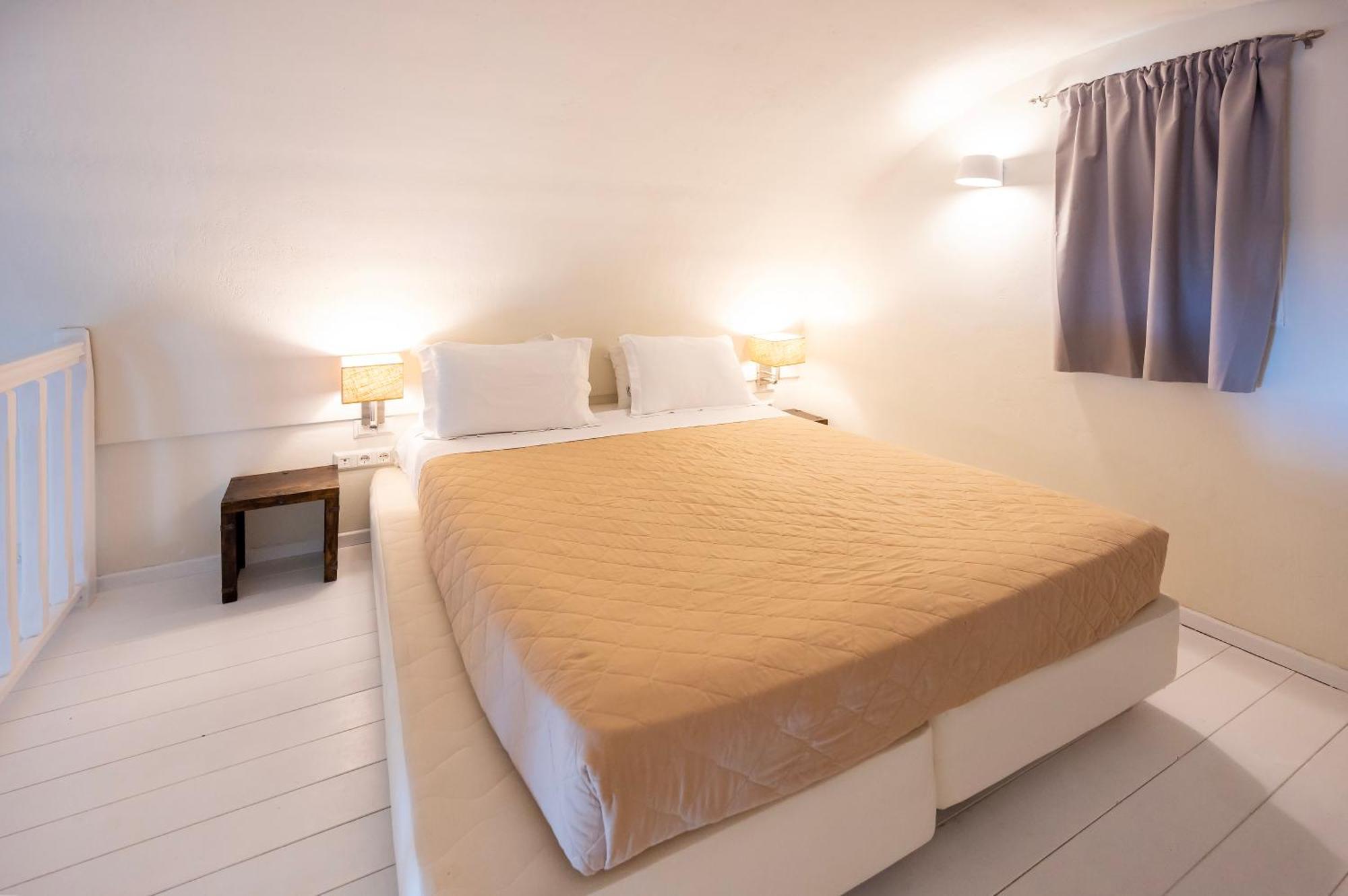 Smy Santorini &