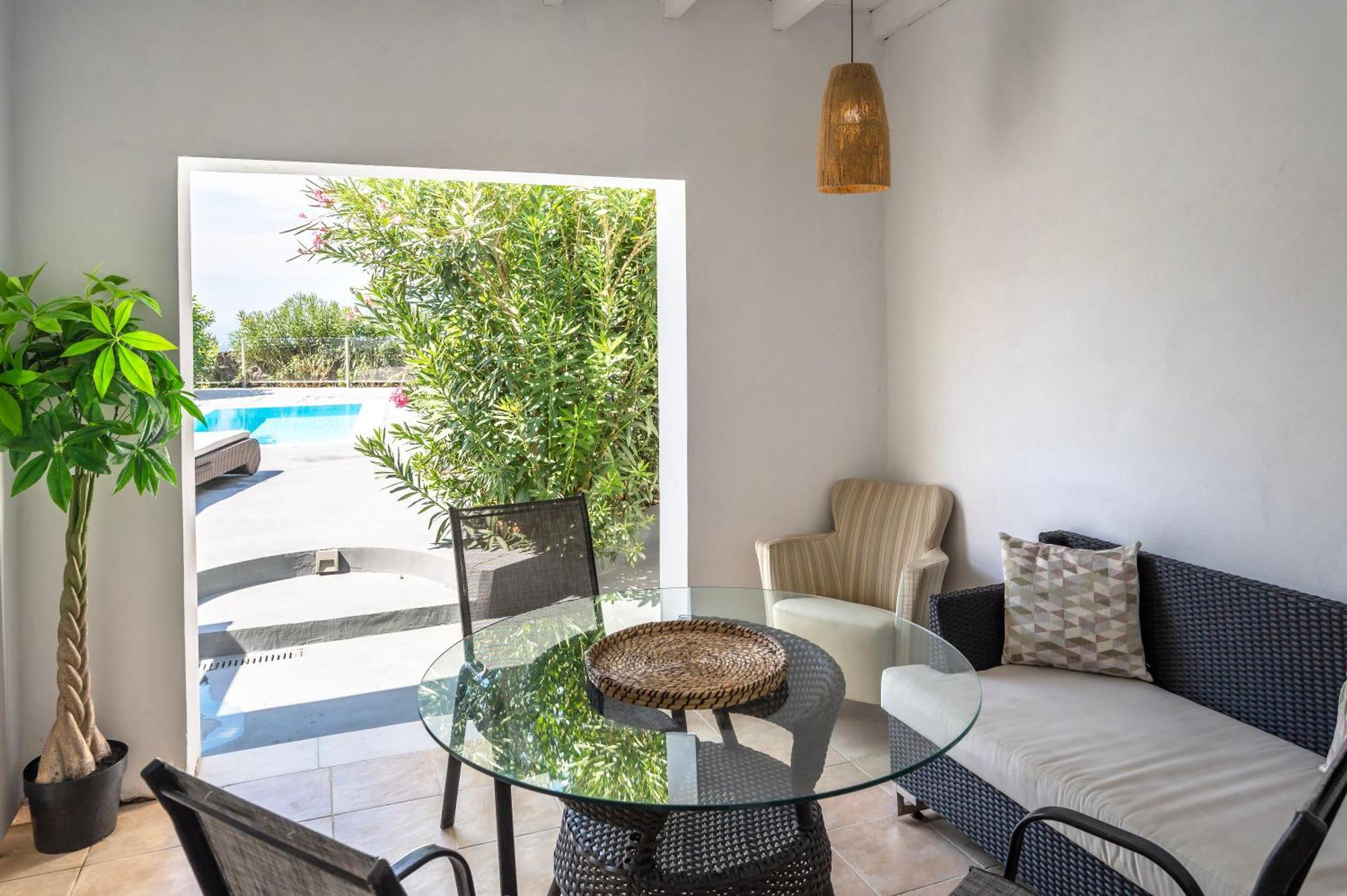 Smy Santorini & Hotel Pyrgos Kallistis