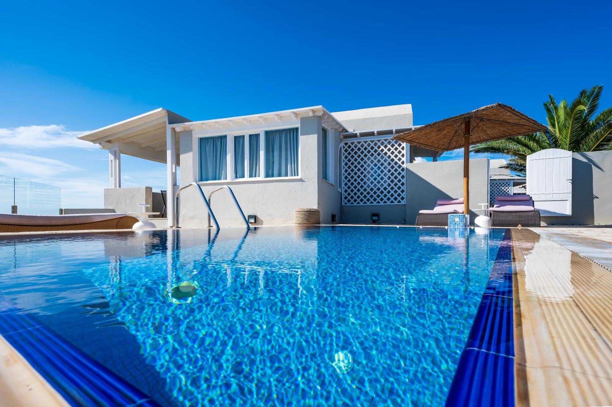 Smy Santorini & Hotel 4*