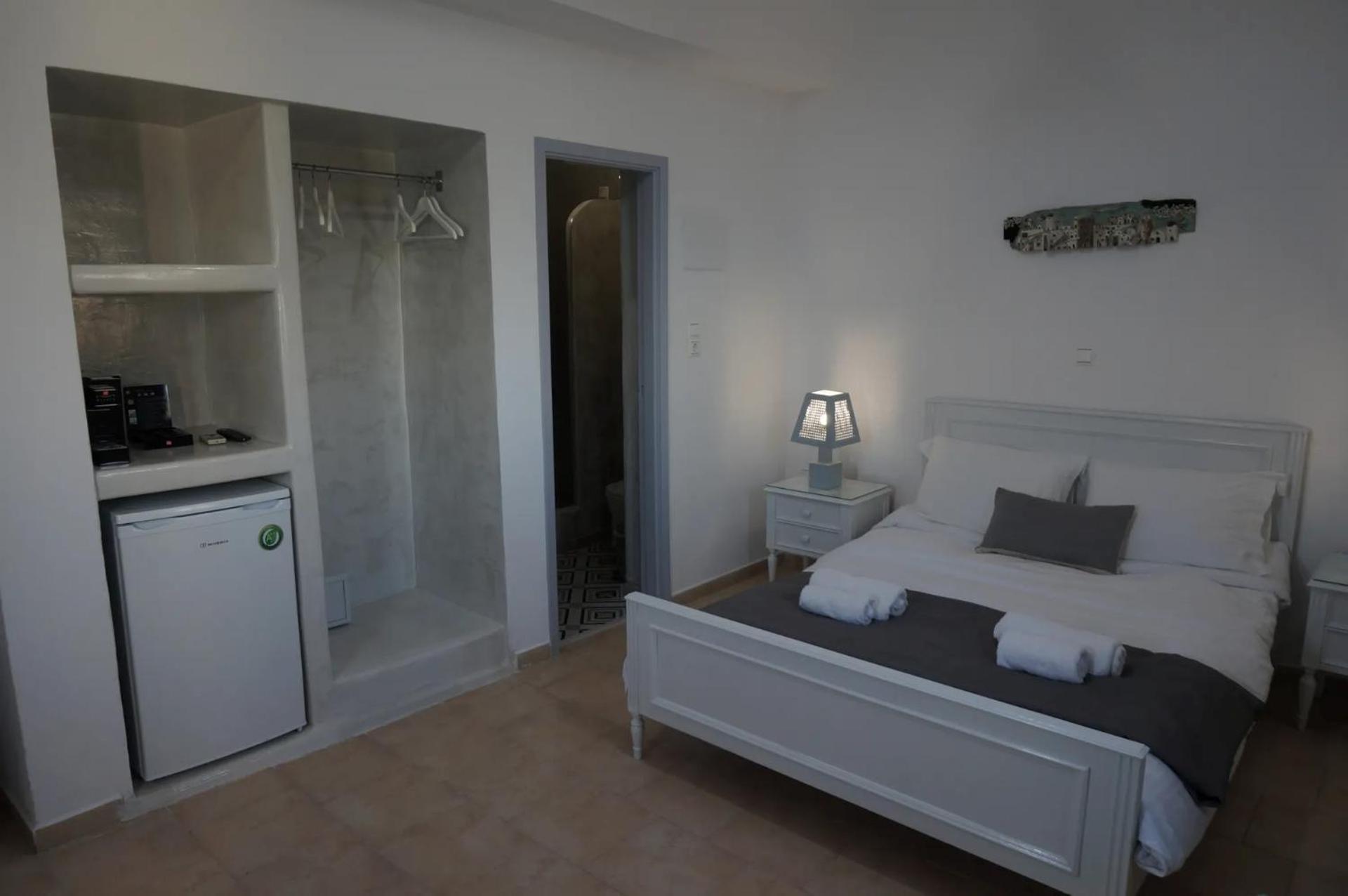 Hotel Akrotiri 2*