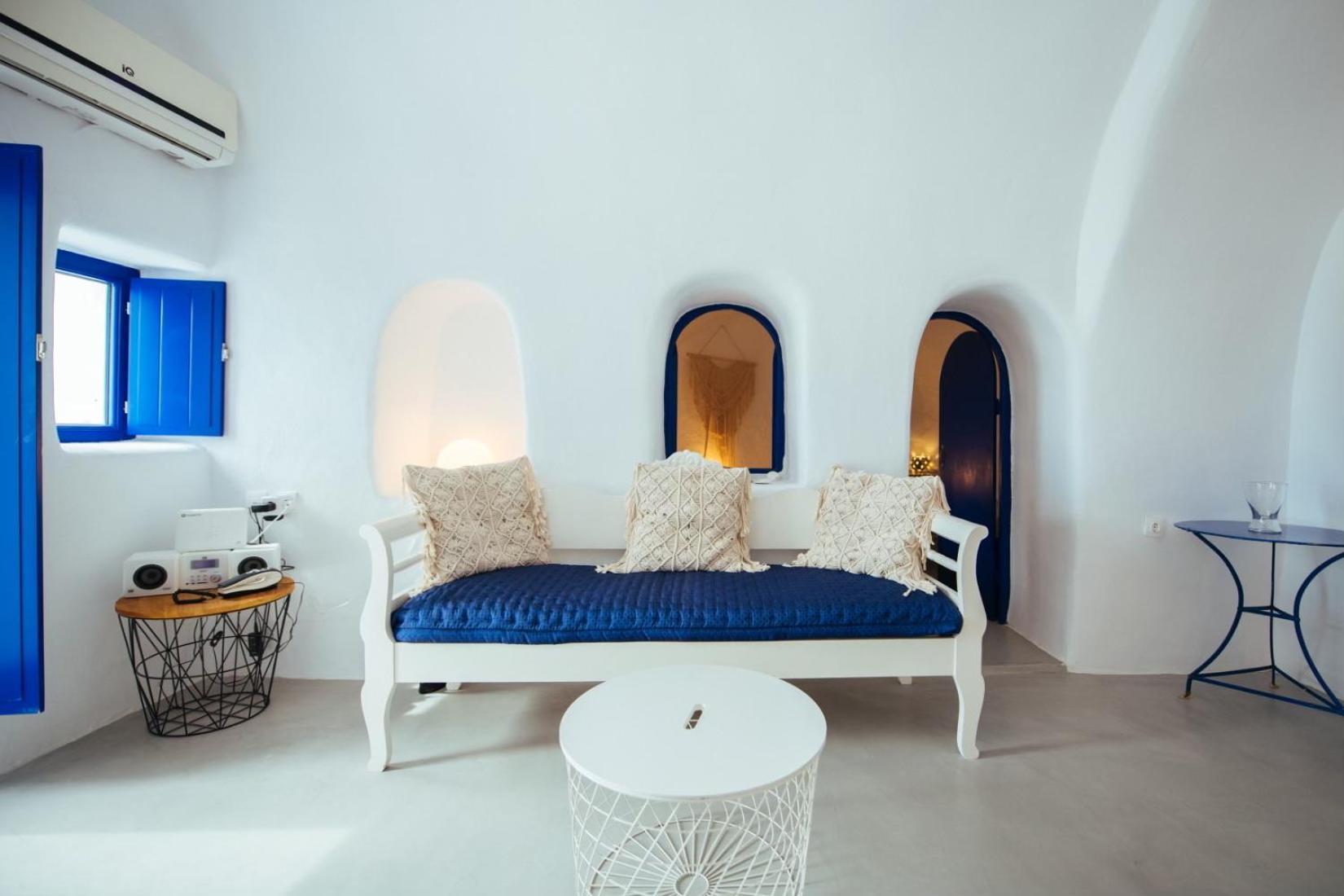 Blu Bianco Cave House By Sv *