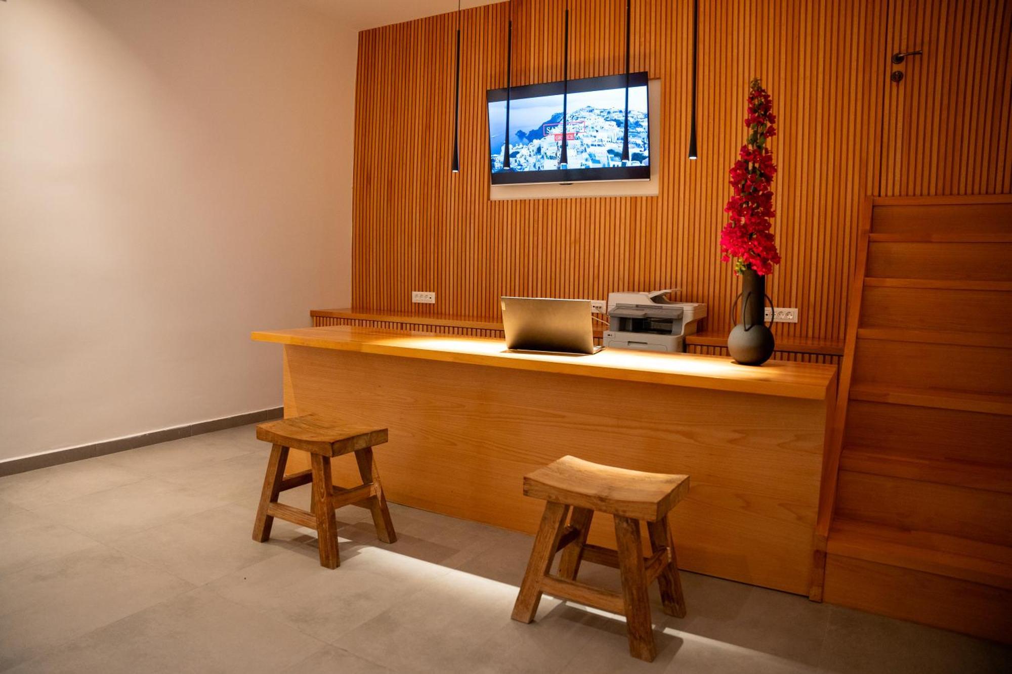 Hotel Colombos Beachfront Foinikia (Santorini)