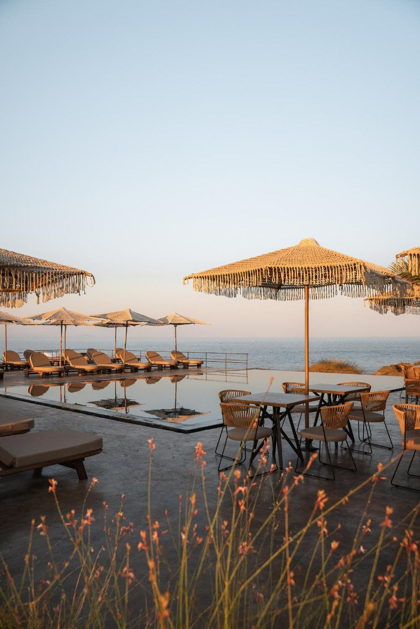 Hotel Colombos Beachfront Foinikia (Santorini)