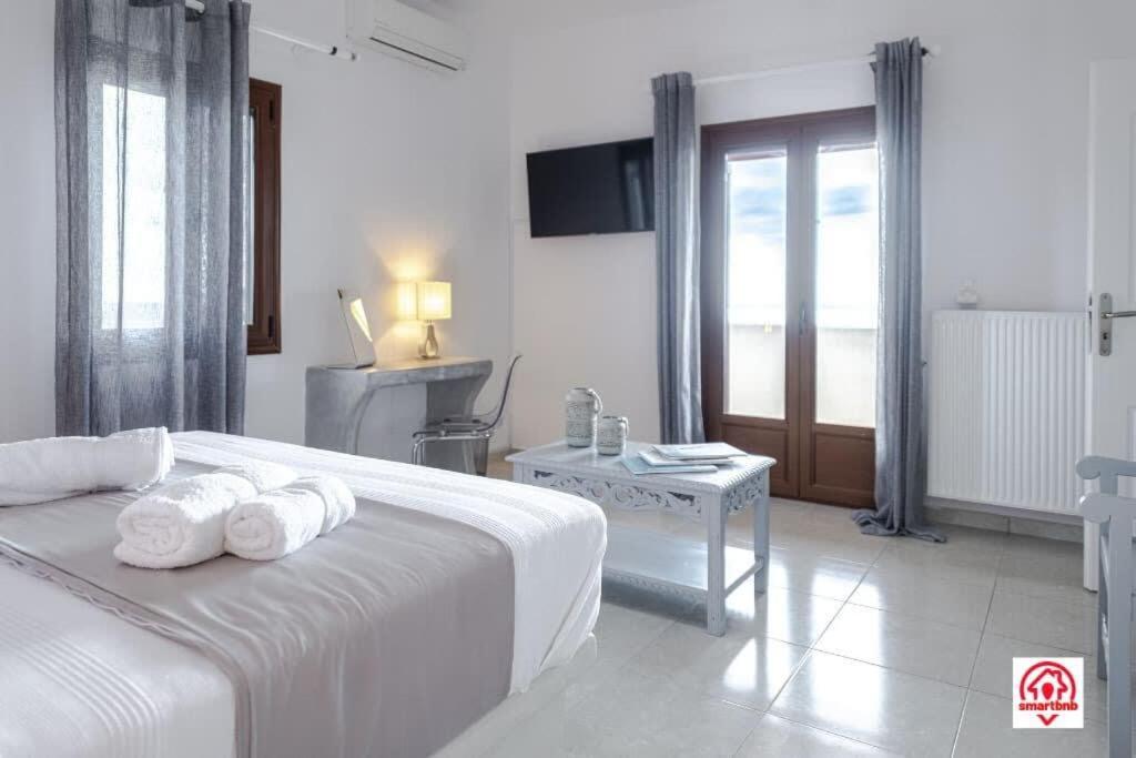 Modern Naya Escape In Santorini With Captivating Sea Views *