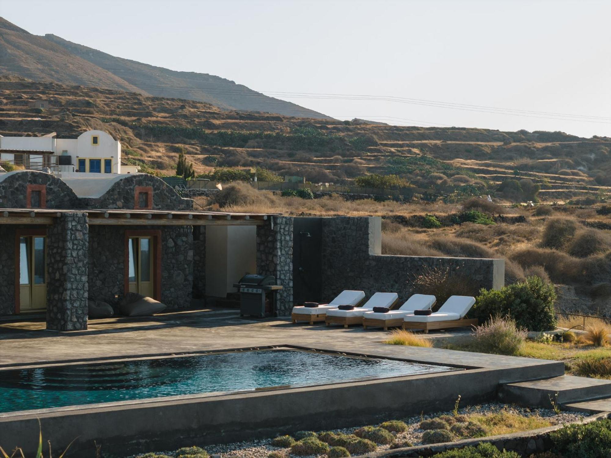 Colombos Beachfront Foinikia (Santorini)