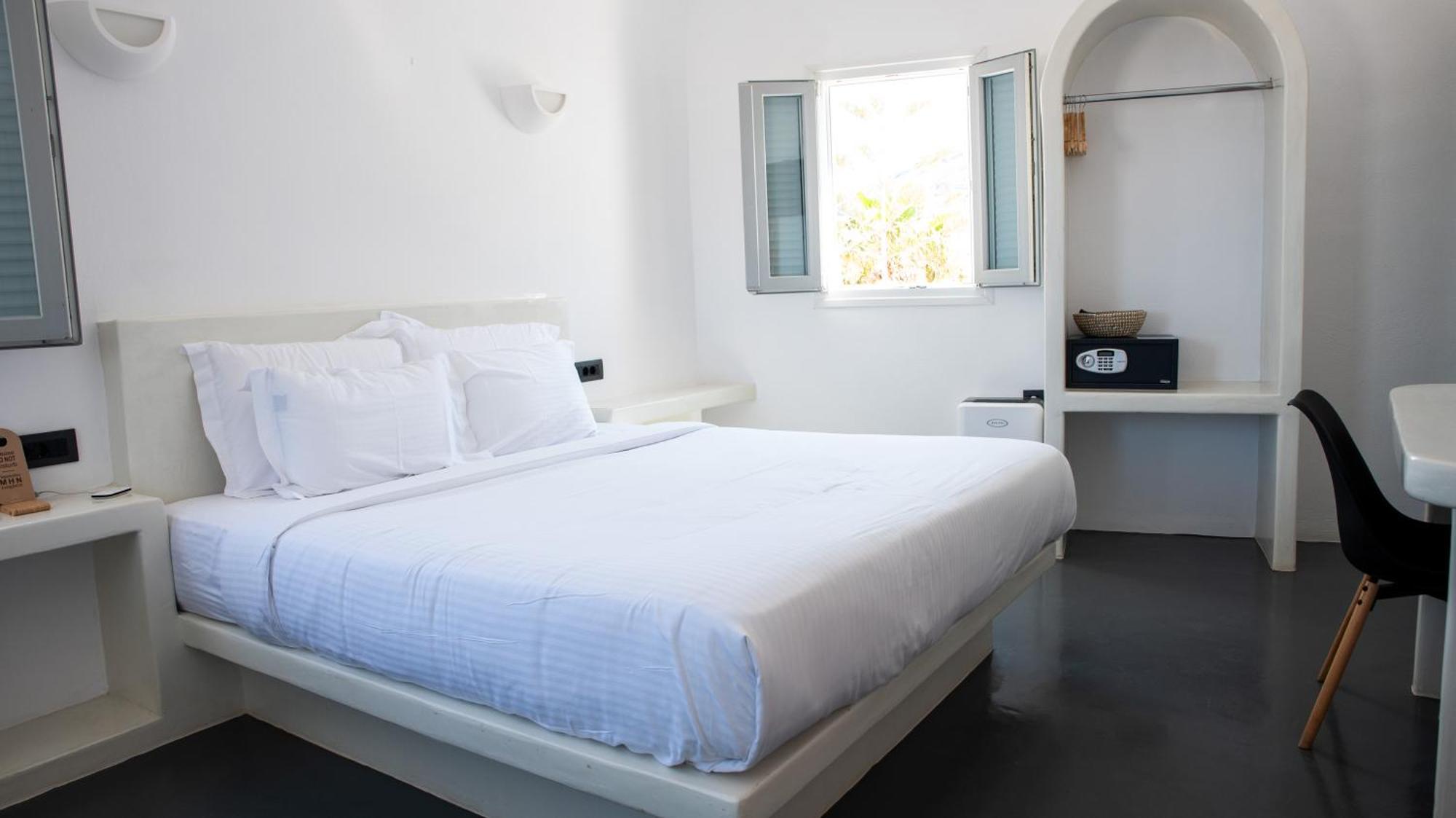 White Cave Aparthotel