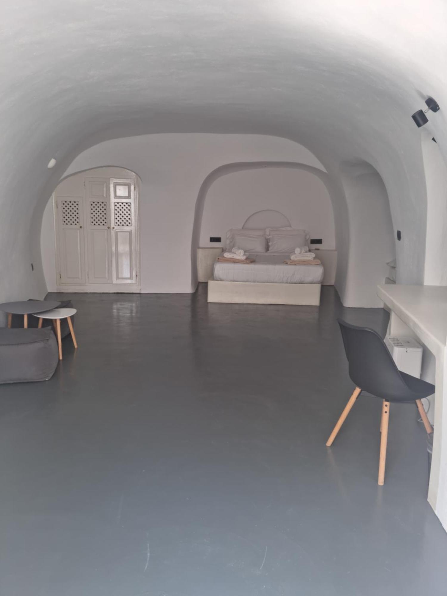 White Cave Aparthotel