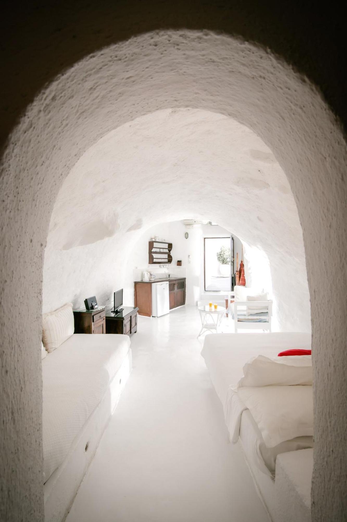 Alexander's Aparthotel 4*