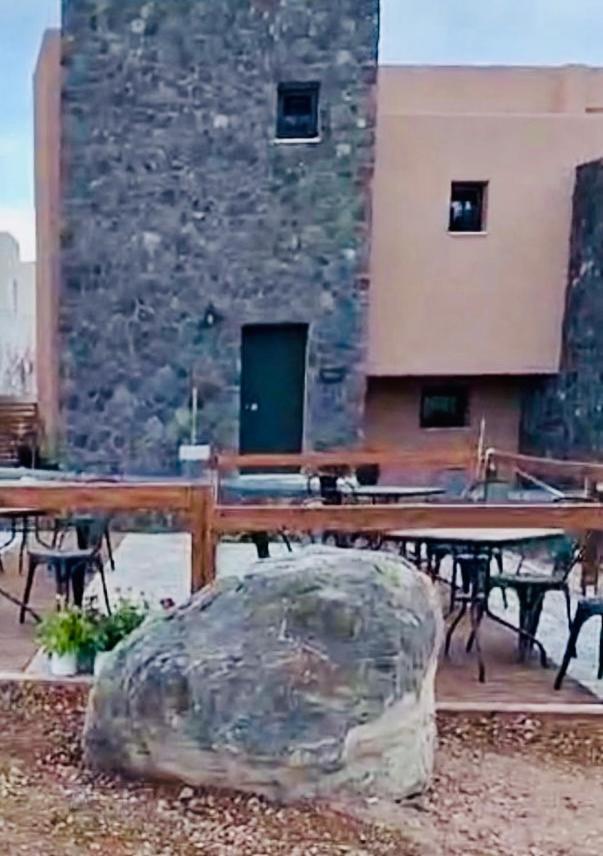 Aparthotel Golden Moments Luxury Stone A Messaria (Santorini)