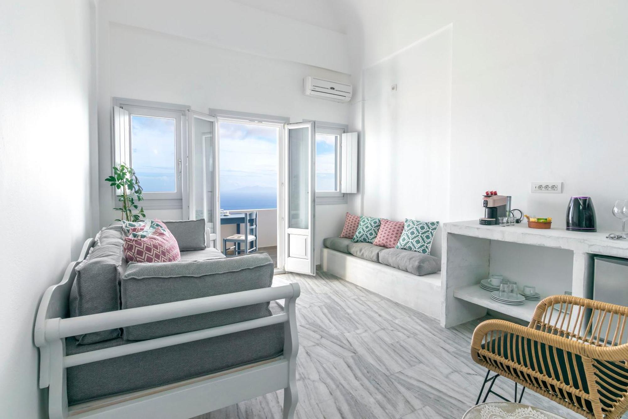 Phaos Santorini Hotel 3*