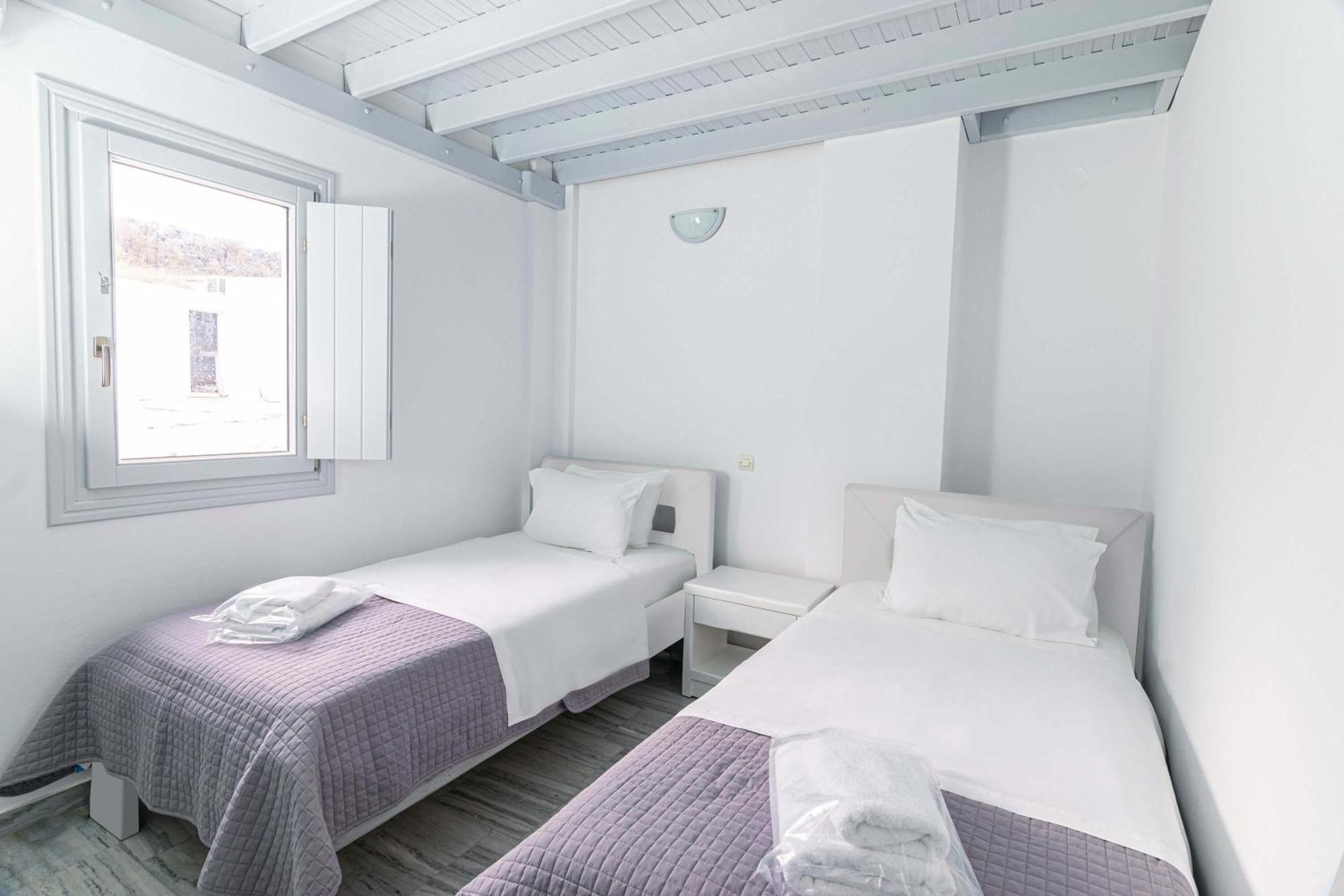 Phaos Santorini 3*