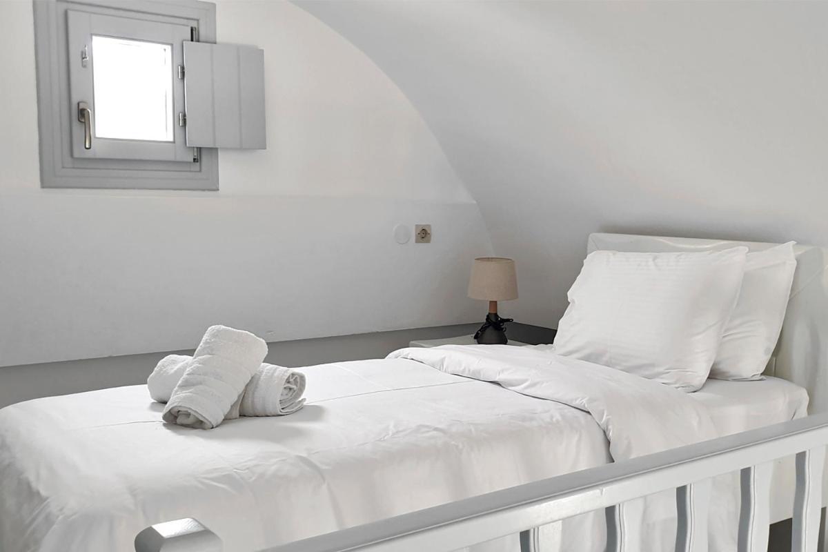 Phaos Santorini