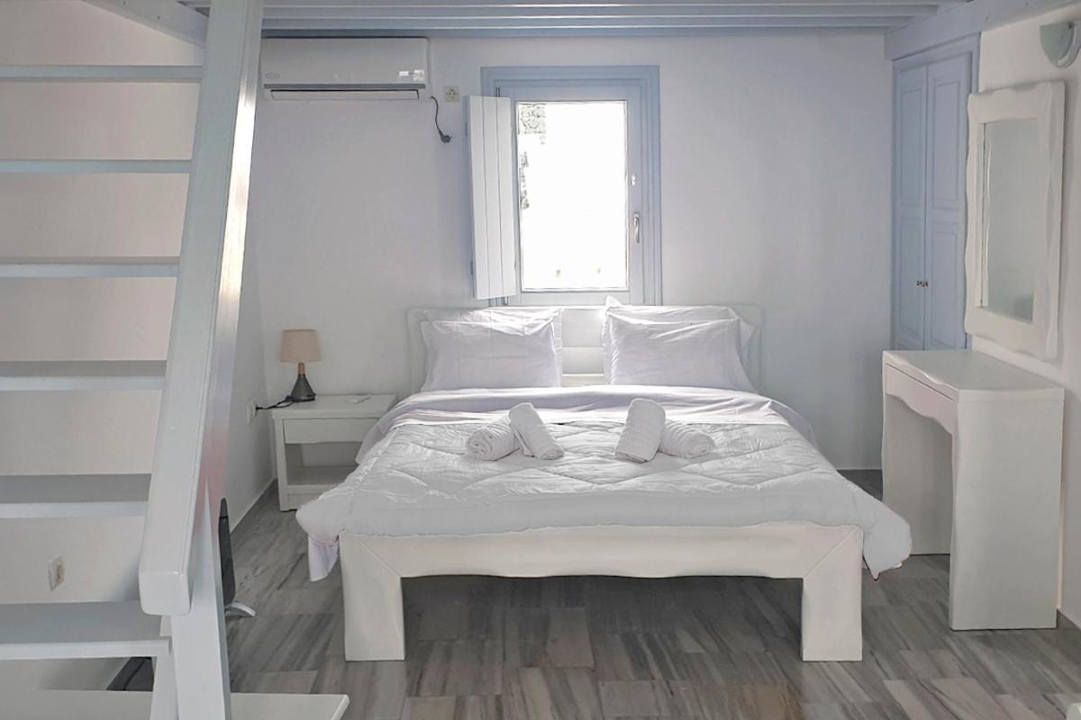 Phaos Santorini Hotel