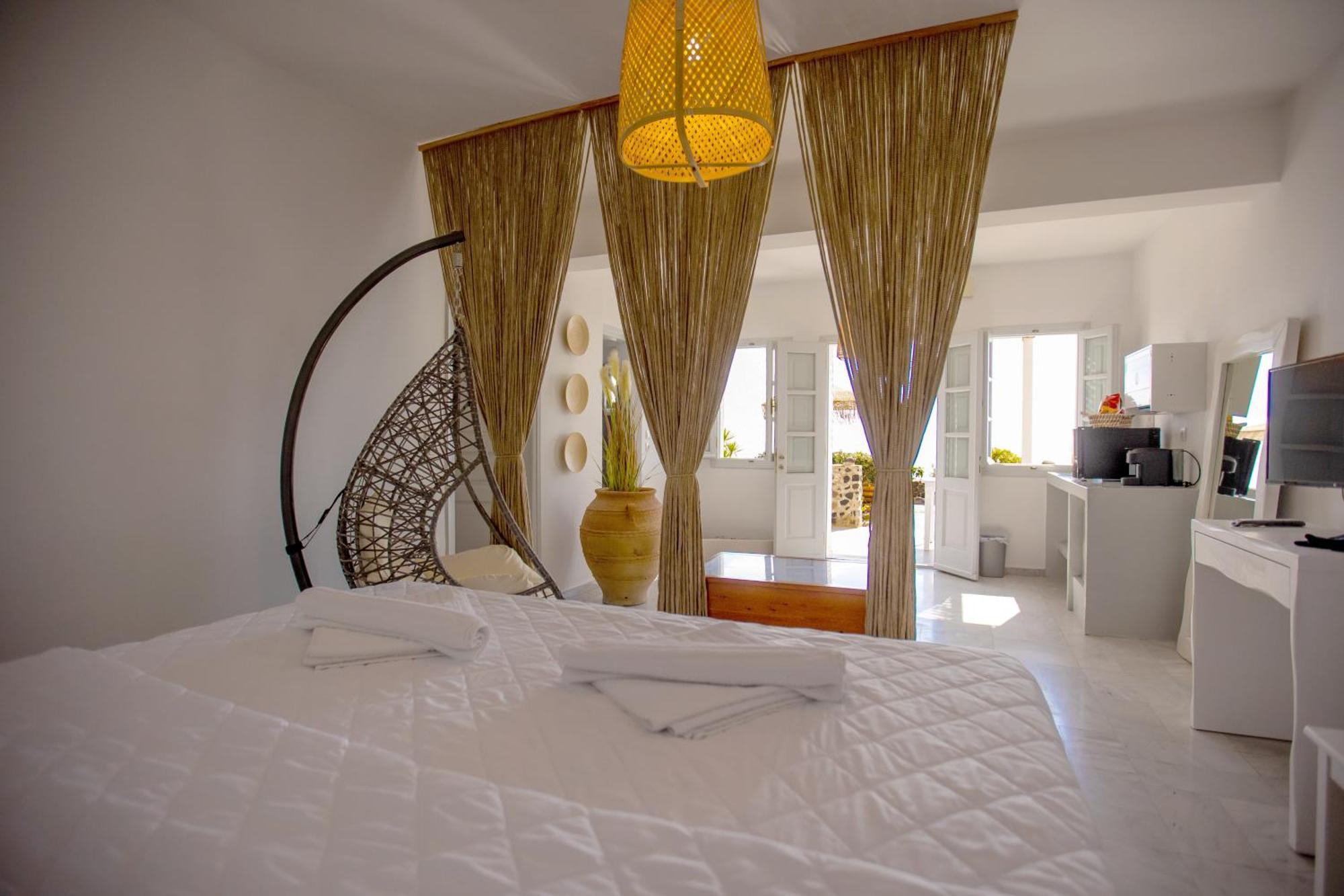 Phaos Santorini Hotel