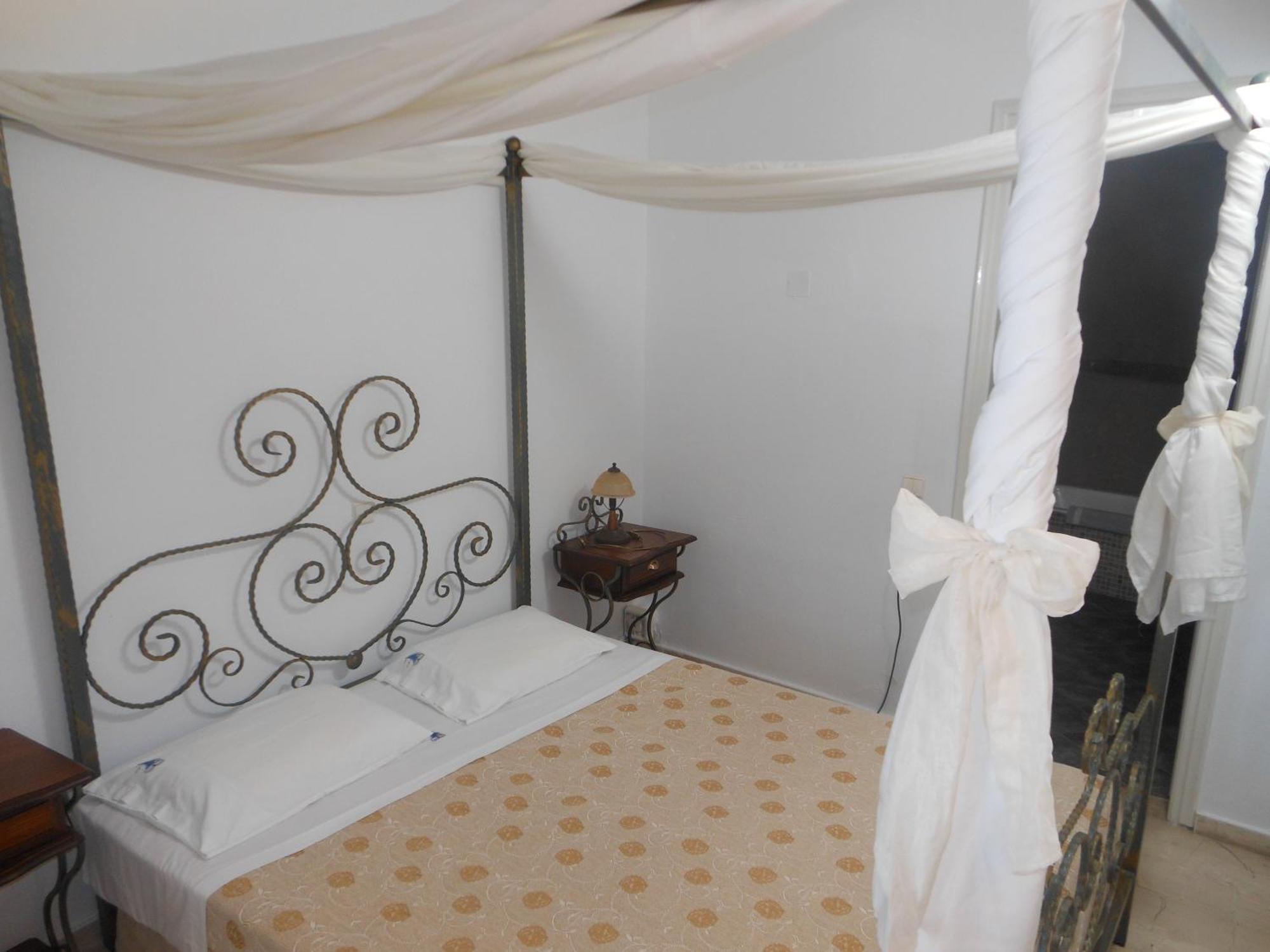 Nomikos 4* Fira (Santorini)