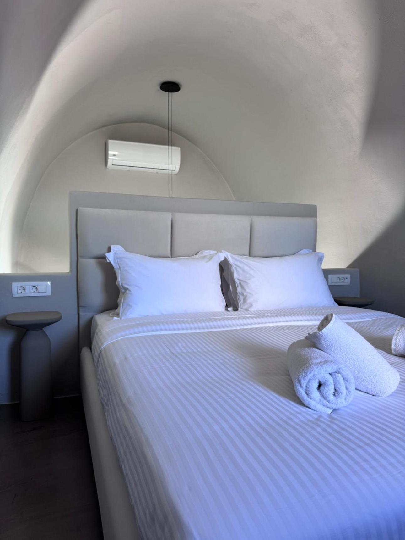 Black Diamond (adults Only) Akrotiri (Santorini)