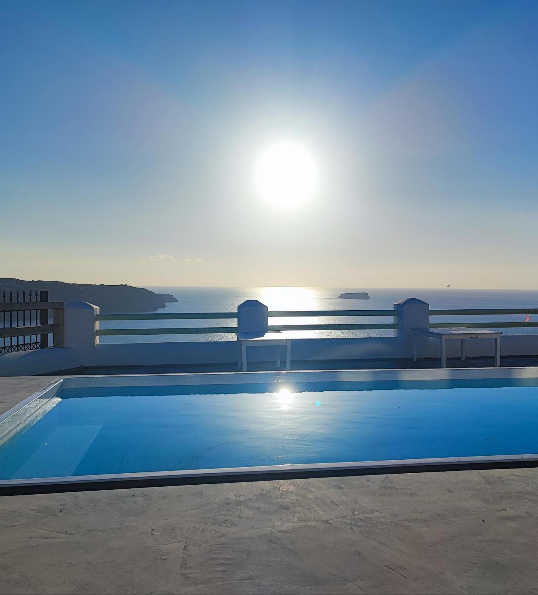 The Cliff Reflections - Adults Only Megalochori (Santorini)