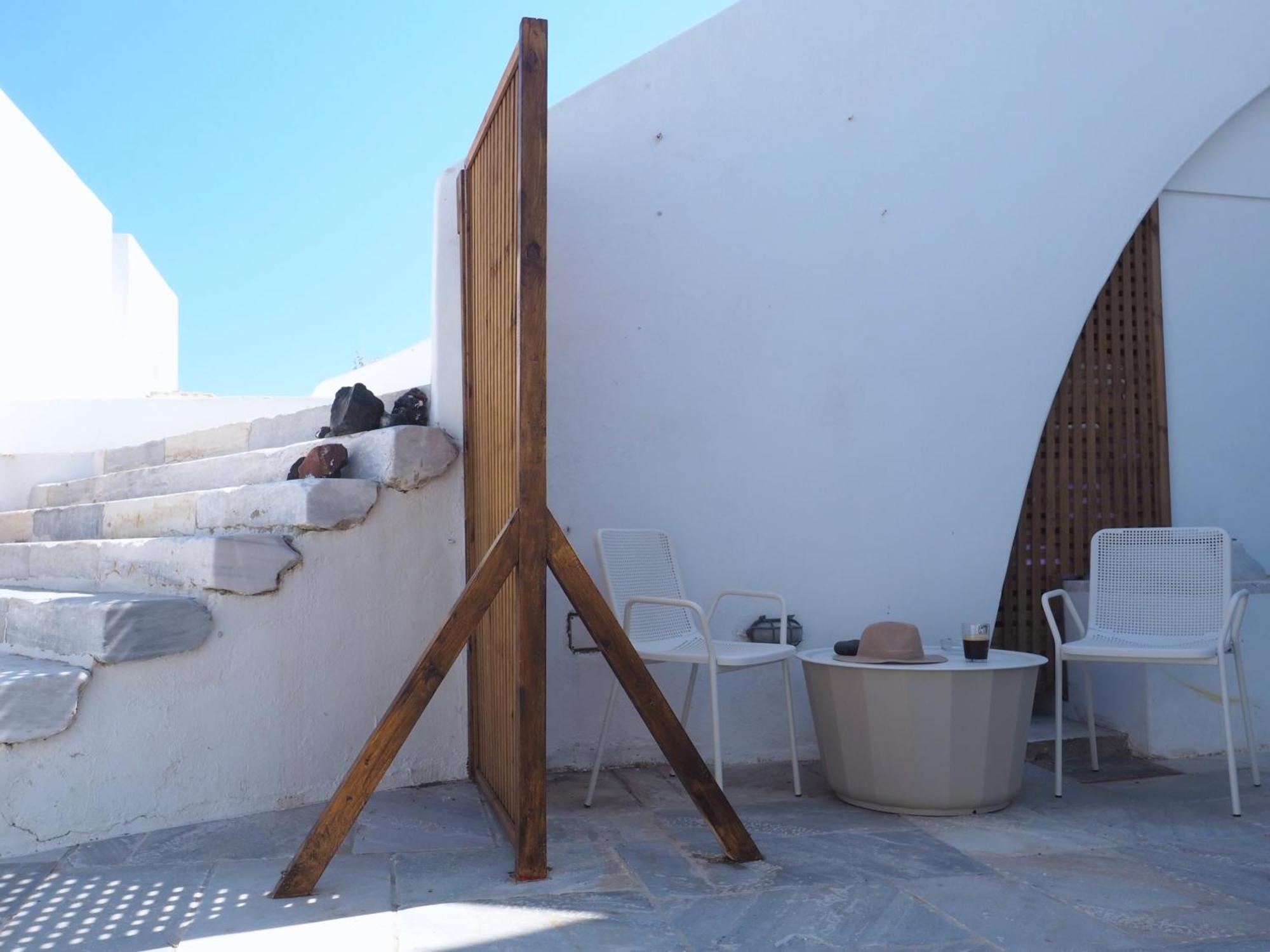 The Palm Rock, Santorini