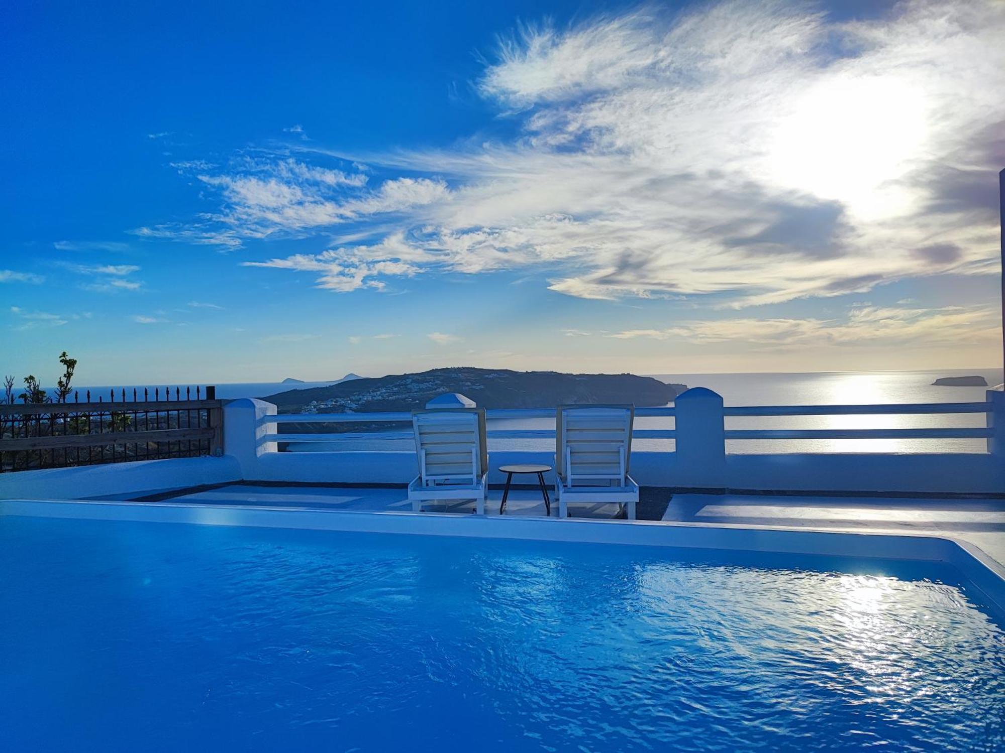 The Cliff Reflections - Adults Only * Megalochori (Santorini)