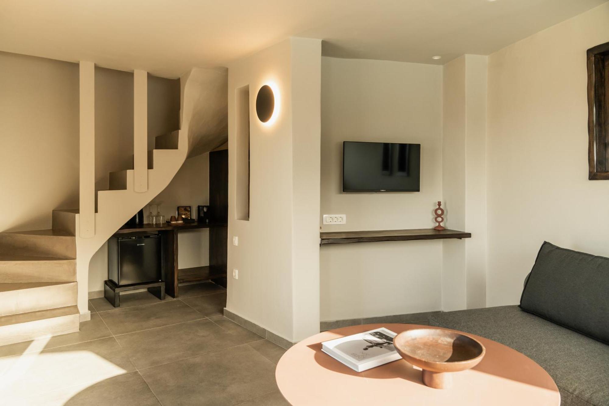 Black Diamond (adults Only) Akrotiri (Santorini)