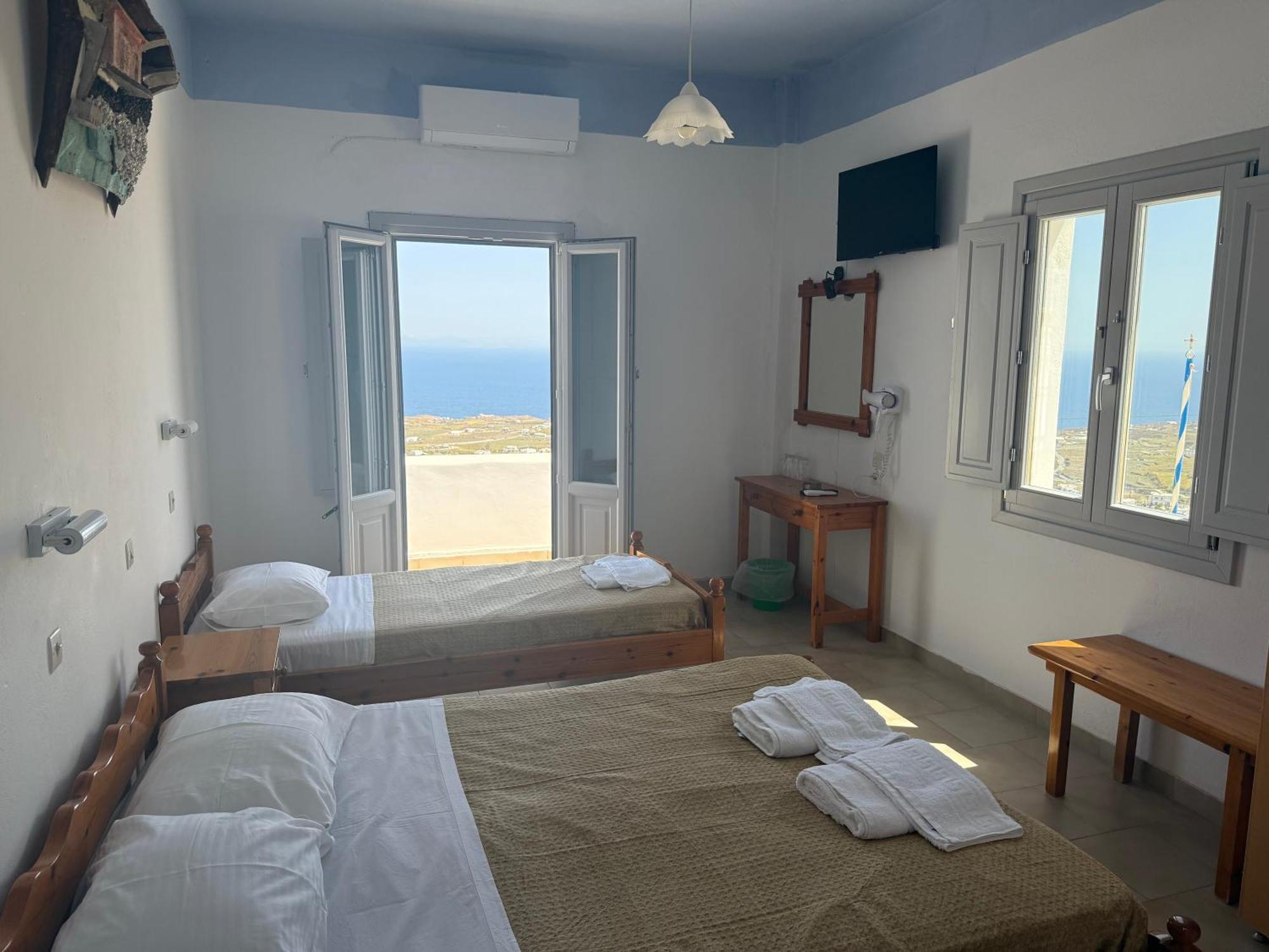 Hotel Hellas 2* Fira (Santorini)