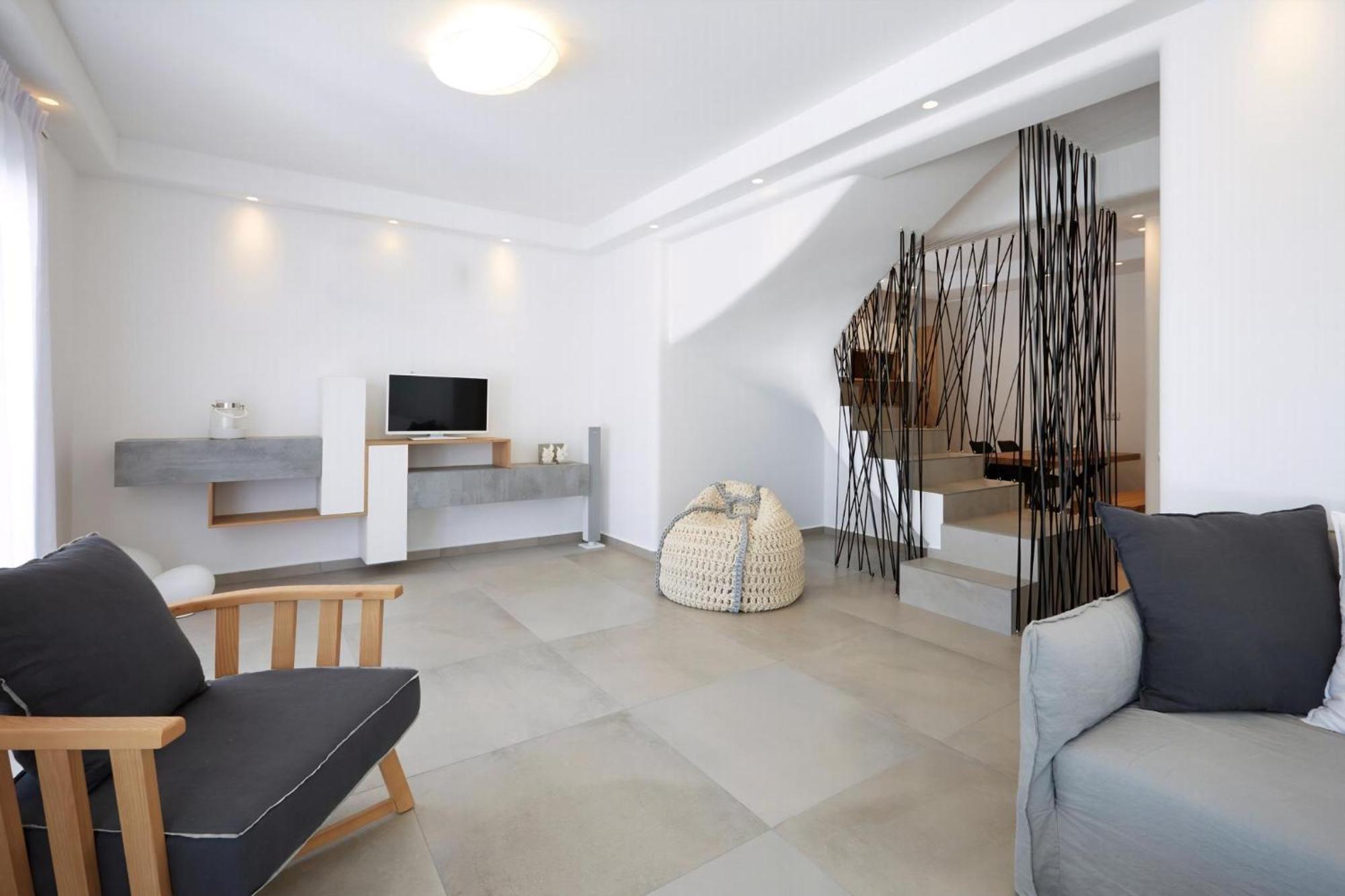 Aqua: Modern Santorini Retreat With Private Pool Villa *
