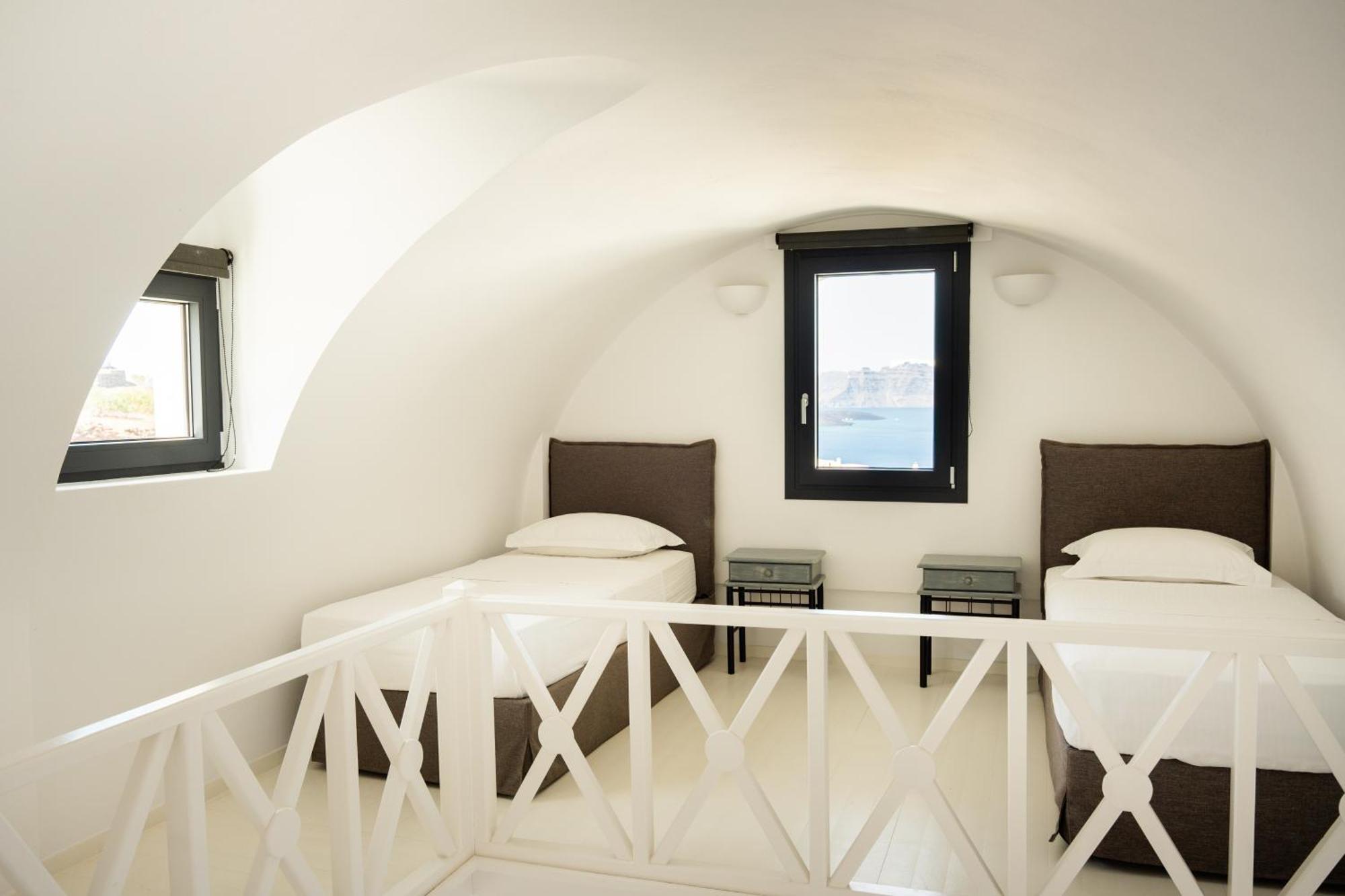 Black Diamond (adults Only) Akrotiri (Santorini)