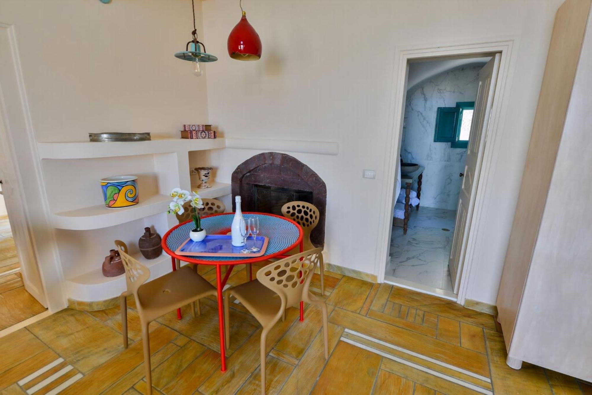 Magnificent Santorini 3 Bedrooms Royal Beautiful Caldera View With 2 Outdoor Hot Tubs