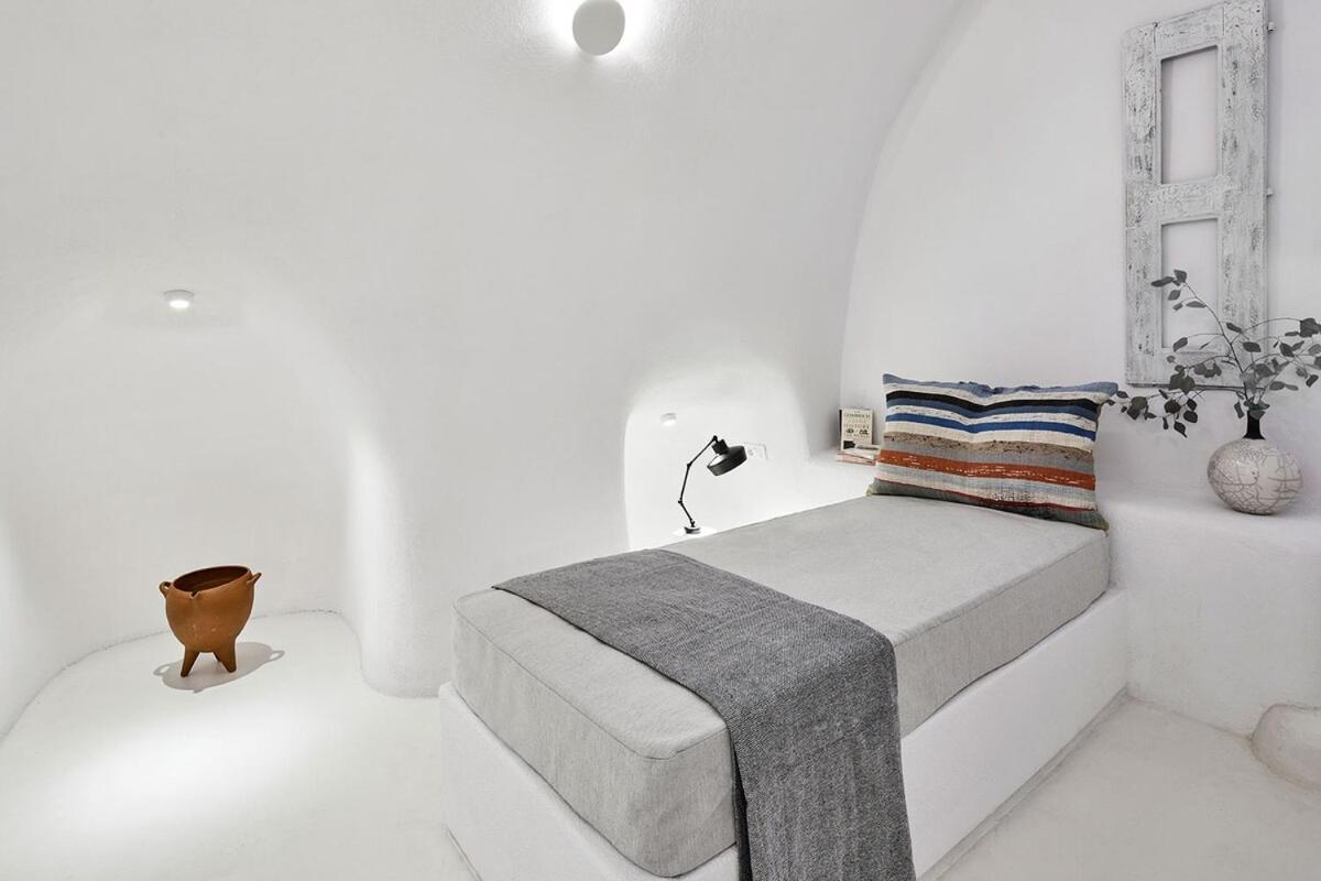 Two Cave With Garden Courtyard