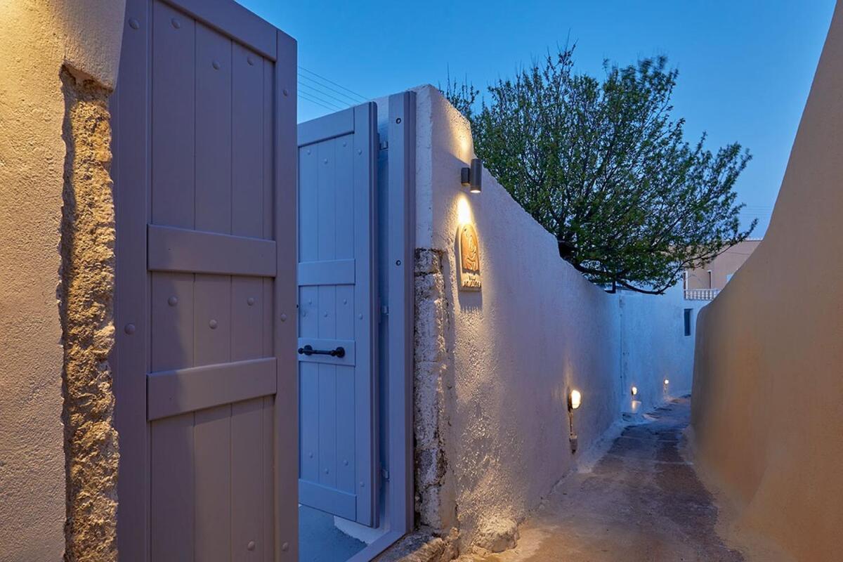 Two Cave With Garden Courtyard * Megalochori (Santorini)